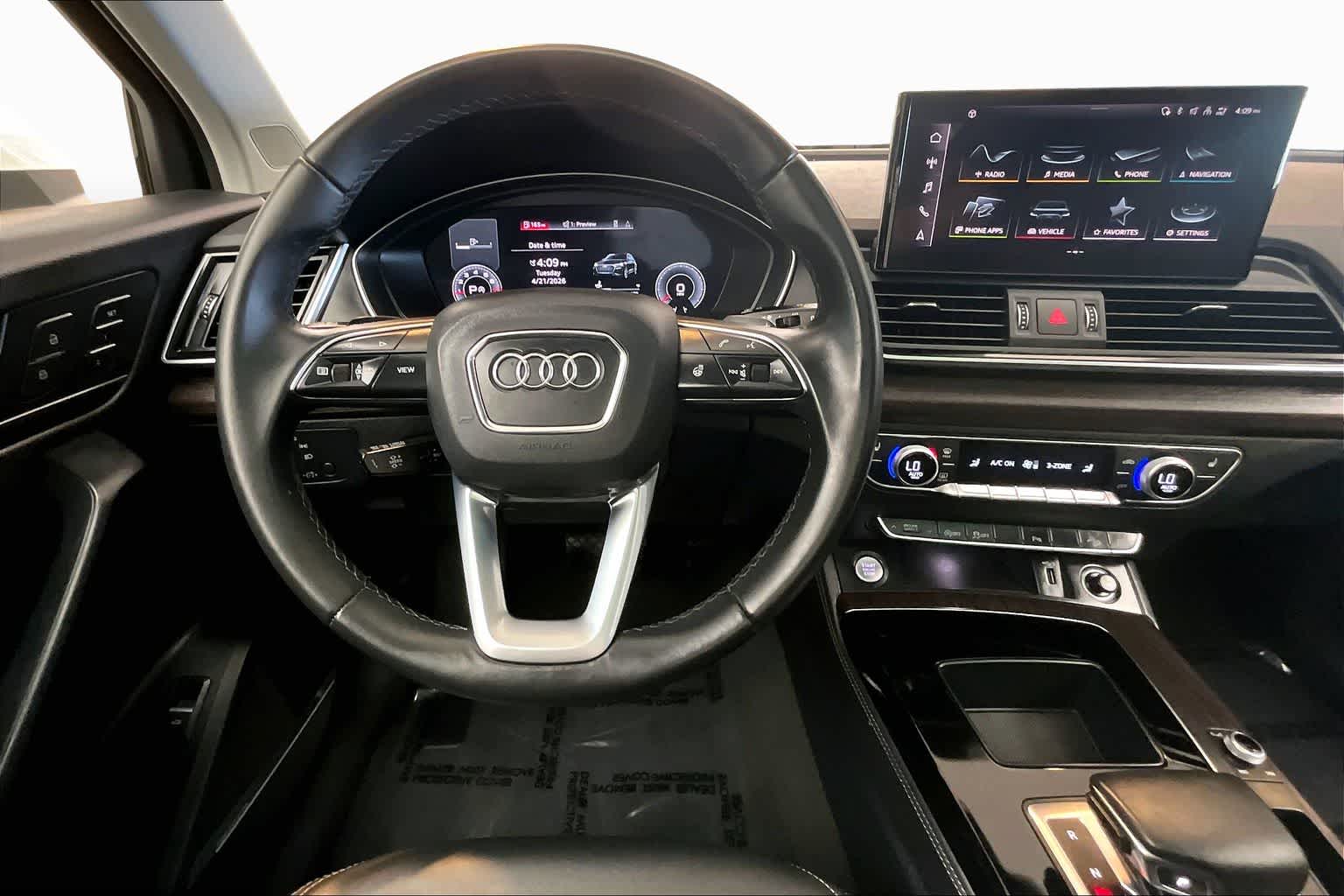 View vehicle photo 6