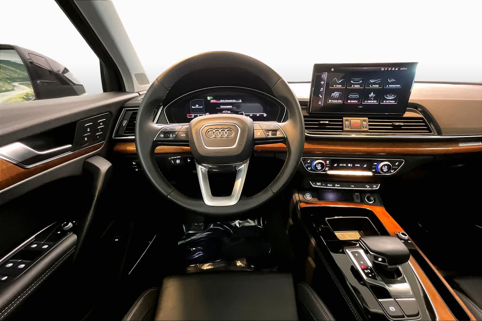 View vehicle photo 6