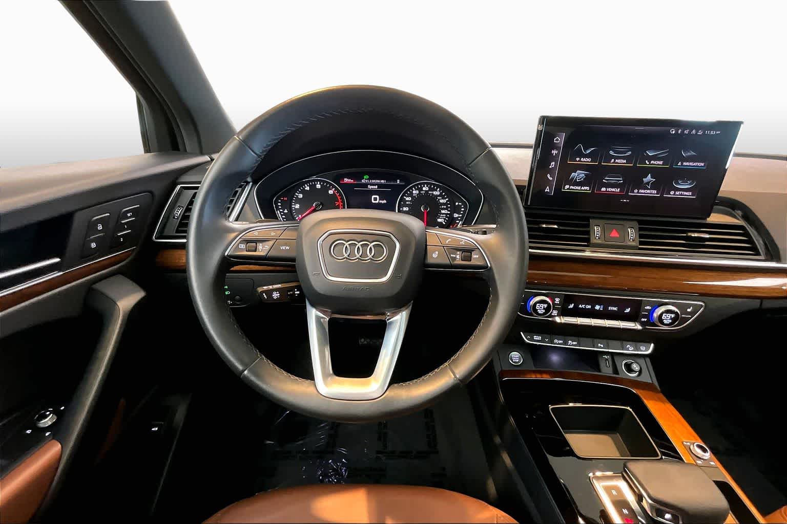 View vehicle photo 6