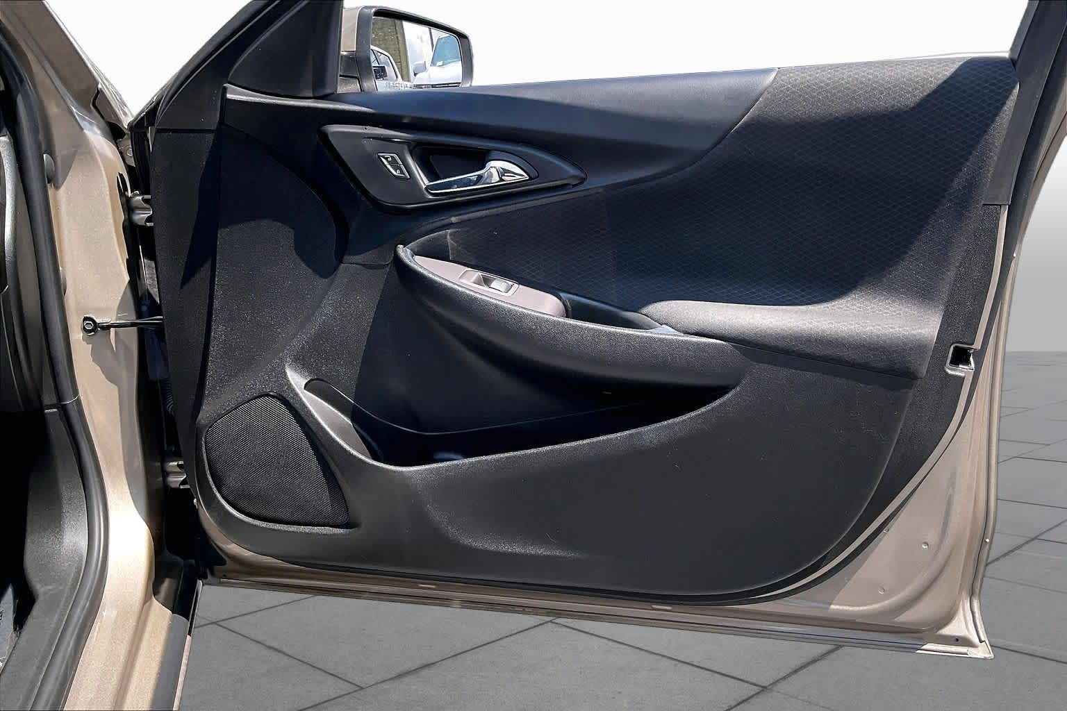 Used 2022 Mineral Gray Metallic Chevrolet LT image 23