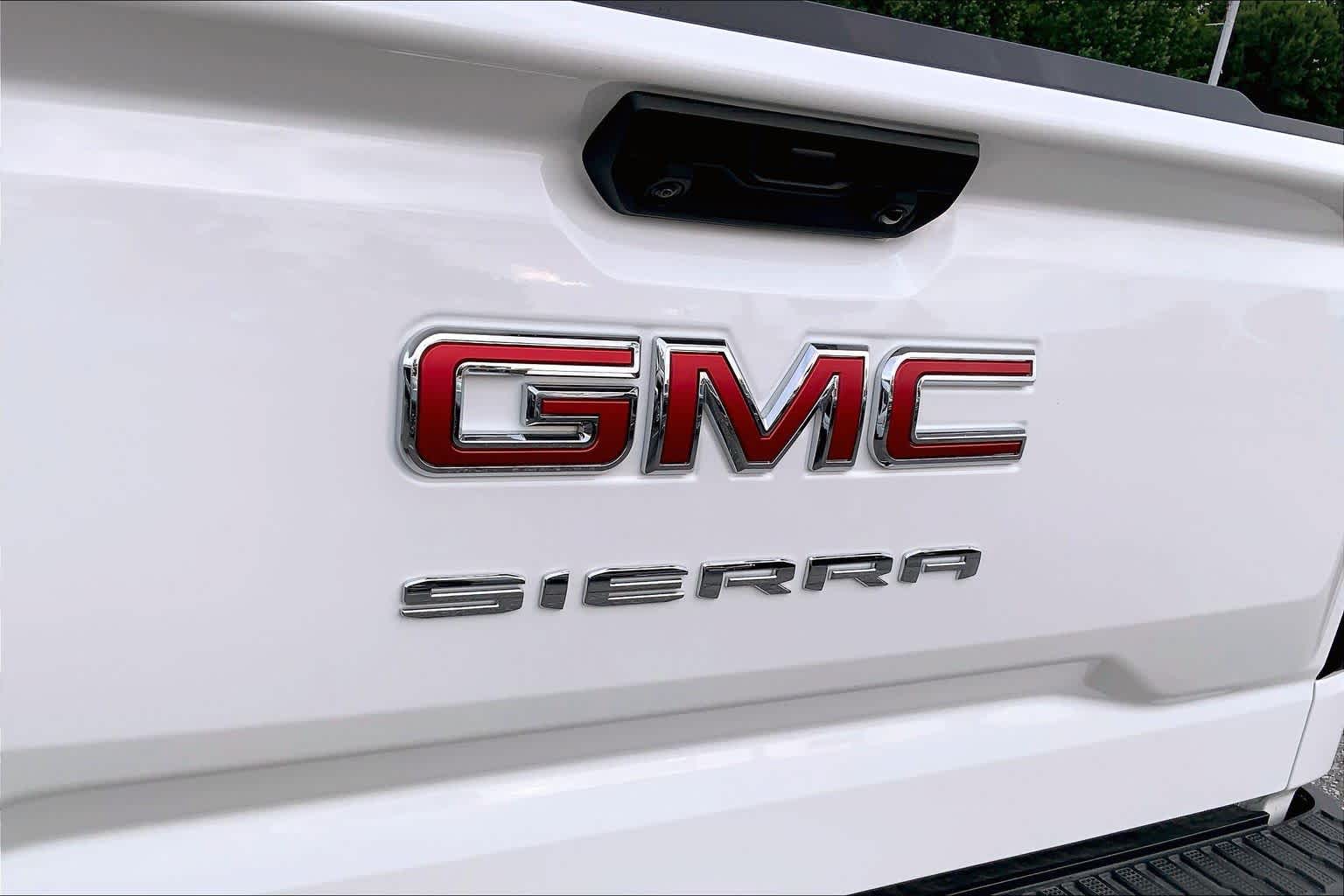 New 2026 Summit White GMC Pro image 14