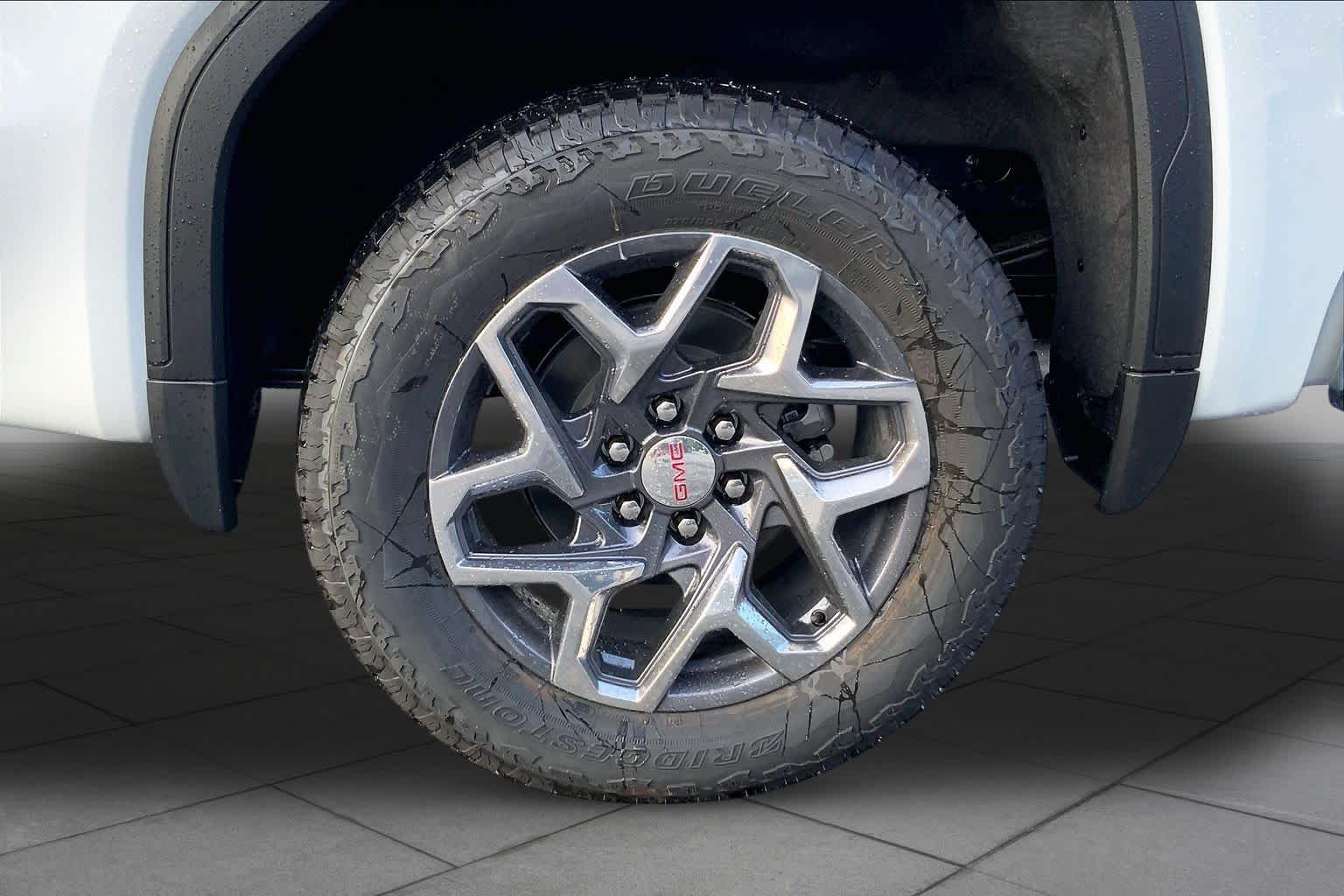 New 2026 Glacier White Tricoat GMC SLT image 10