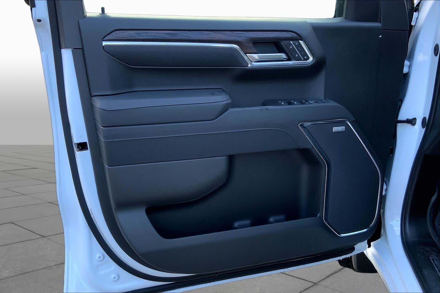 New 2026 Glacier White Tricoat GMC SLT image 9