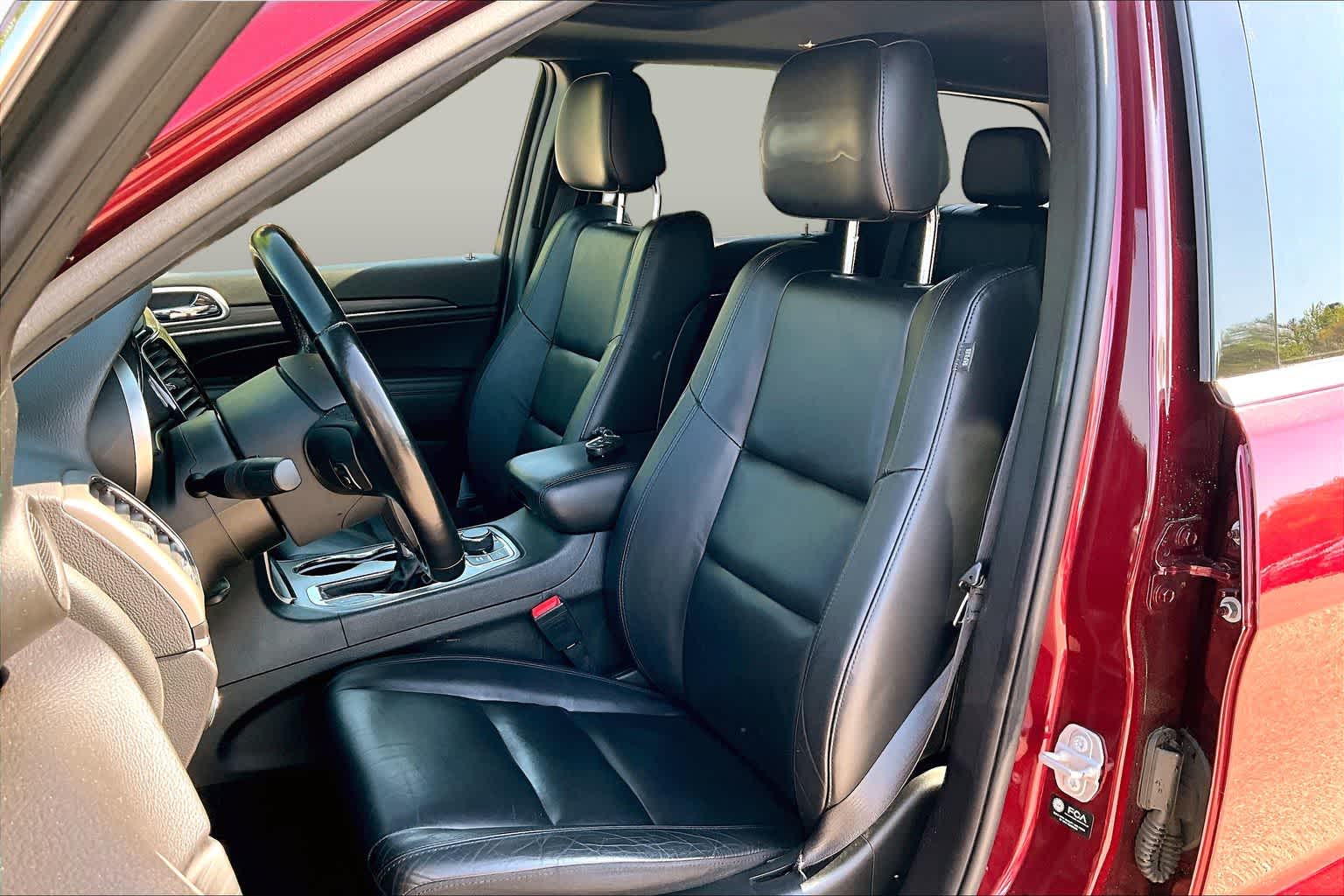 View vehicle photo 7
