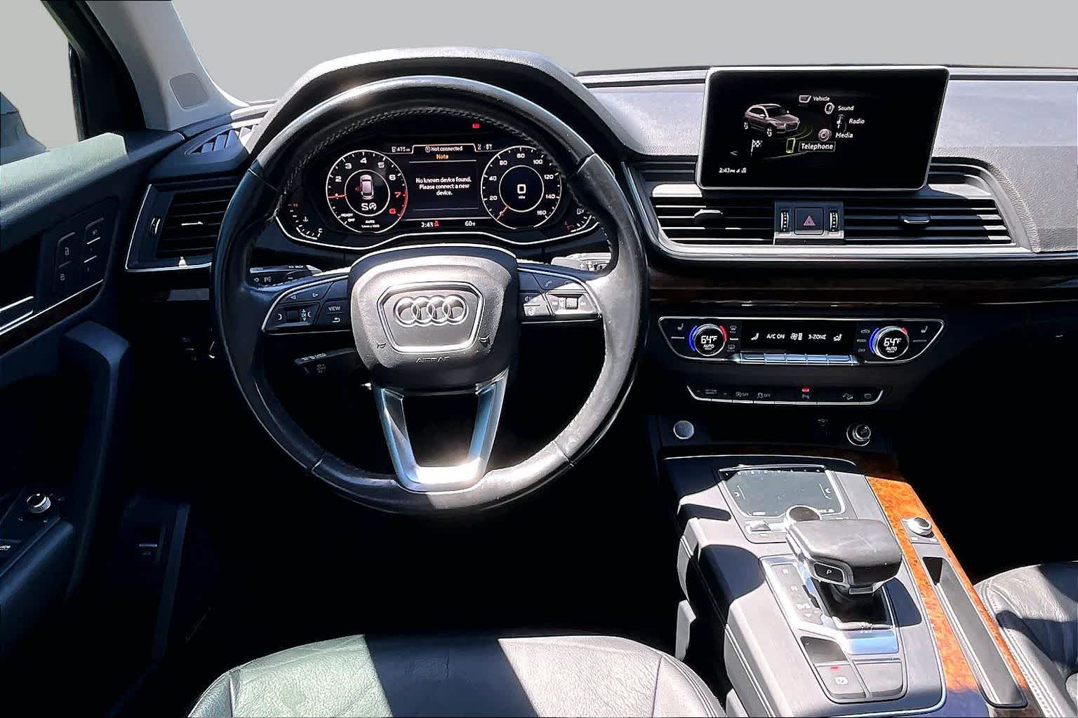 View vehicle photo 5