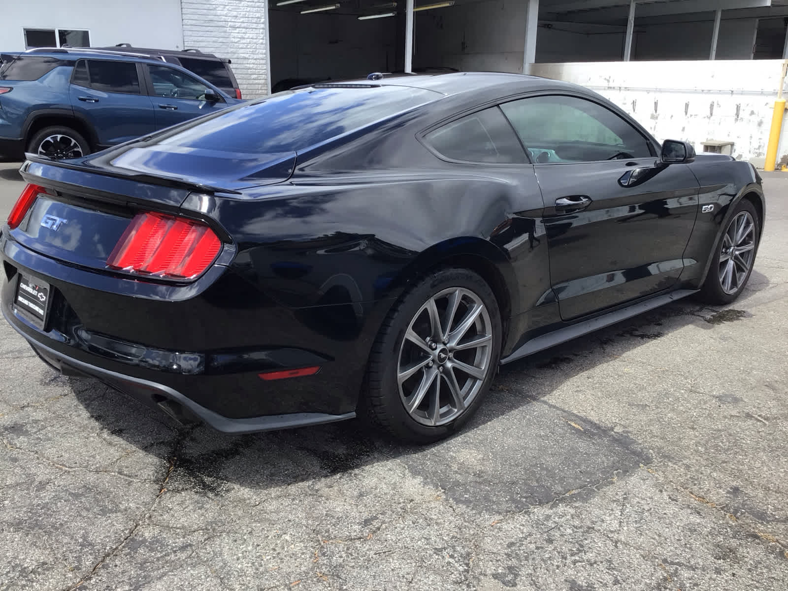View vehicle photo 4