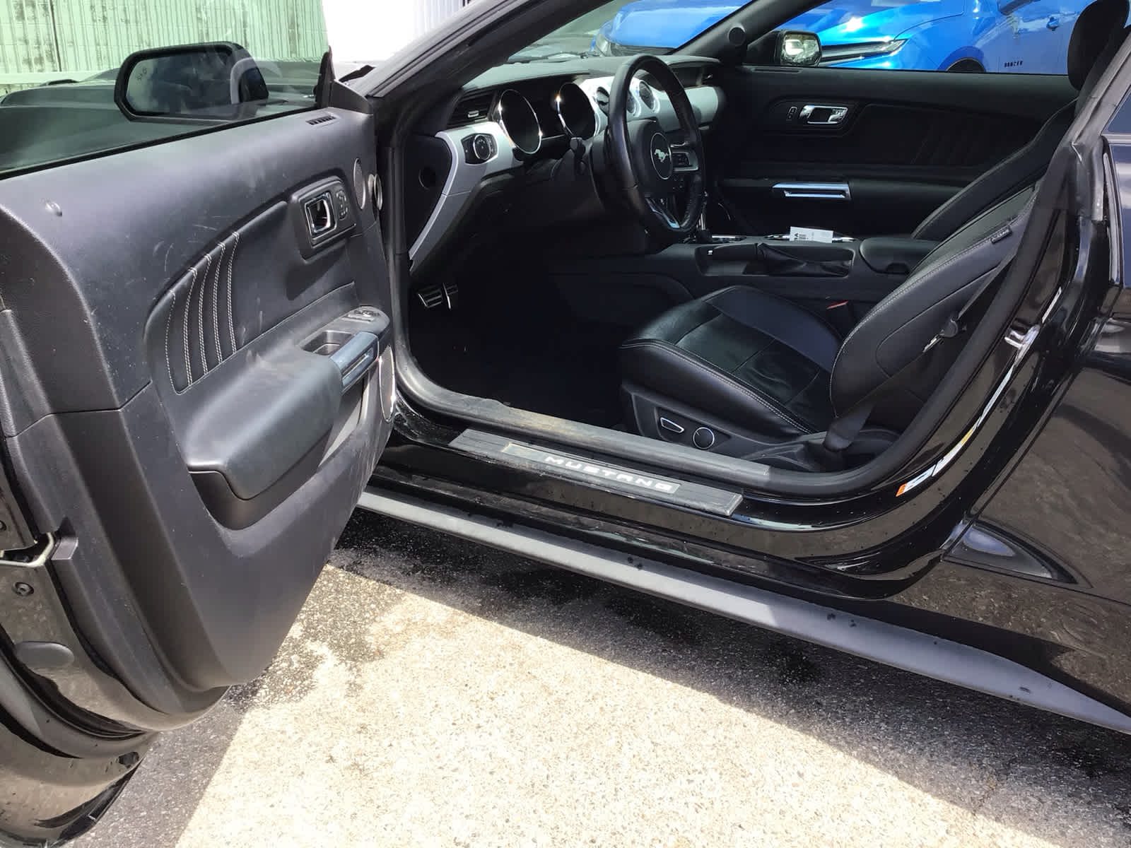 View vehicle photo 5