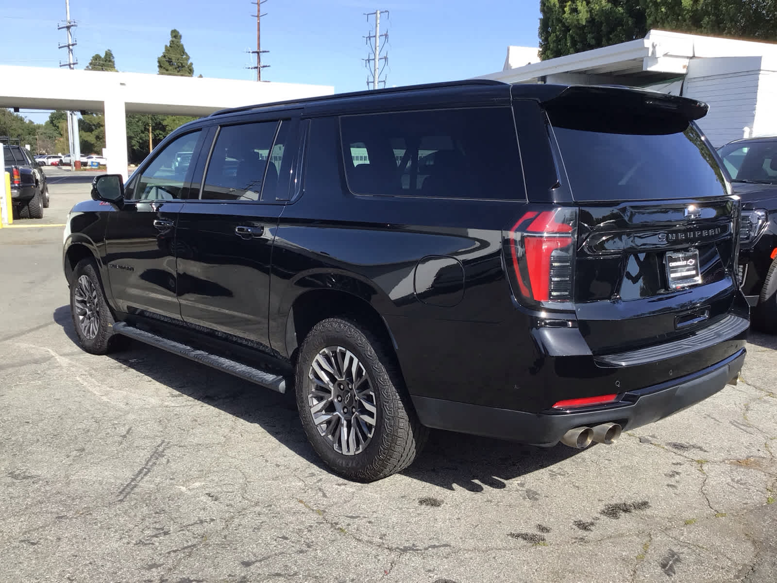 View vehicle photo 3