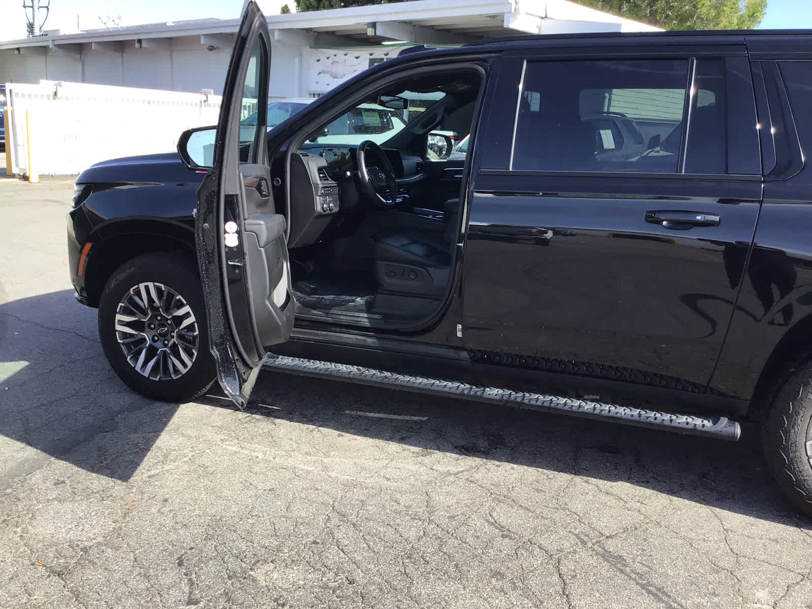 View vehicle photo 4