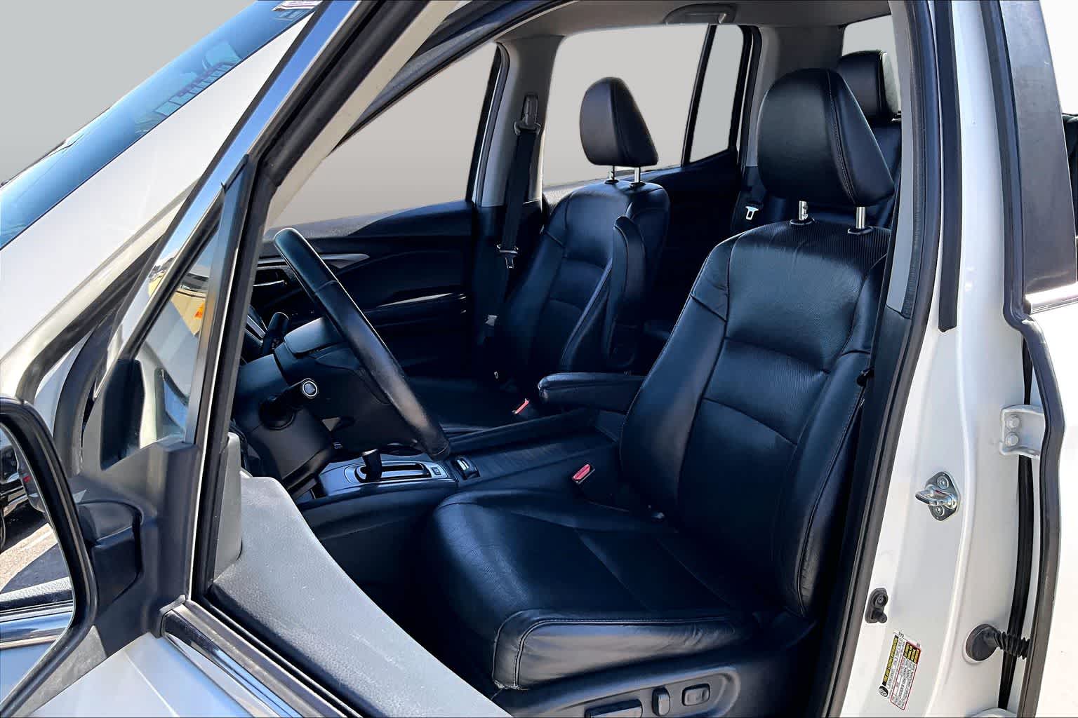 View vehicle photo 7
