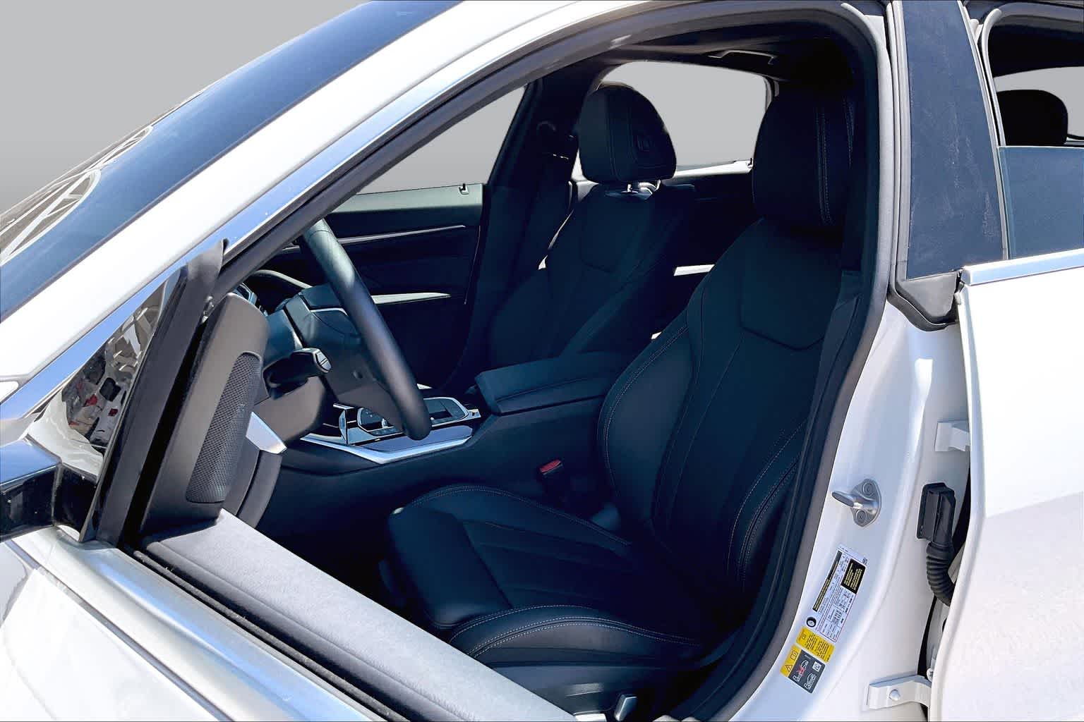 View vehicle photo 7