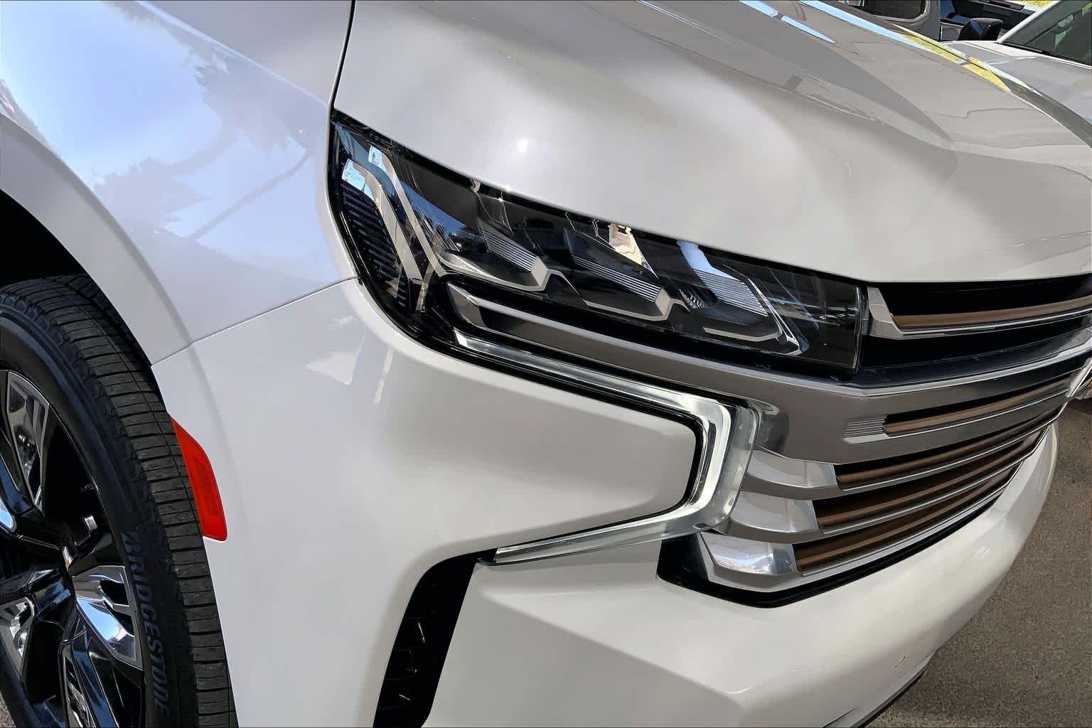 Used 2024 Iridescent Pearl Tricoat Chevrolet High Country image 28