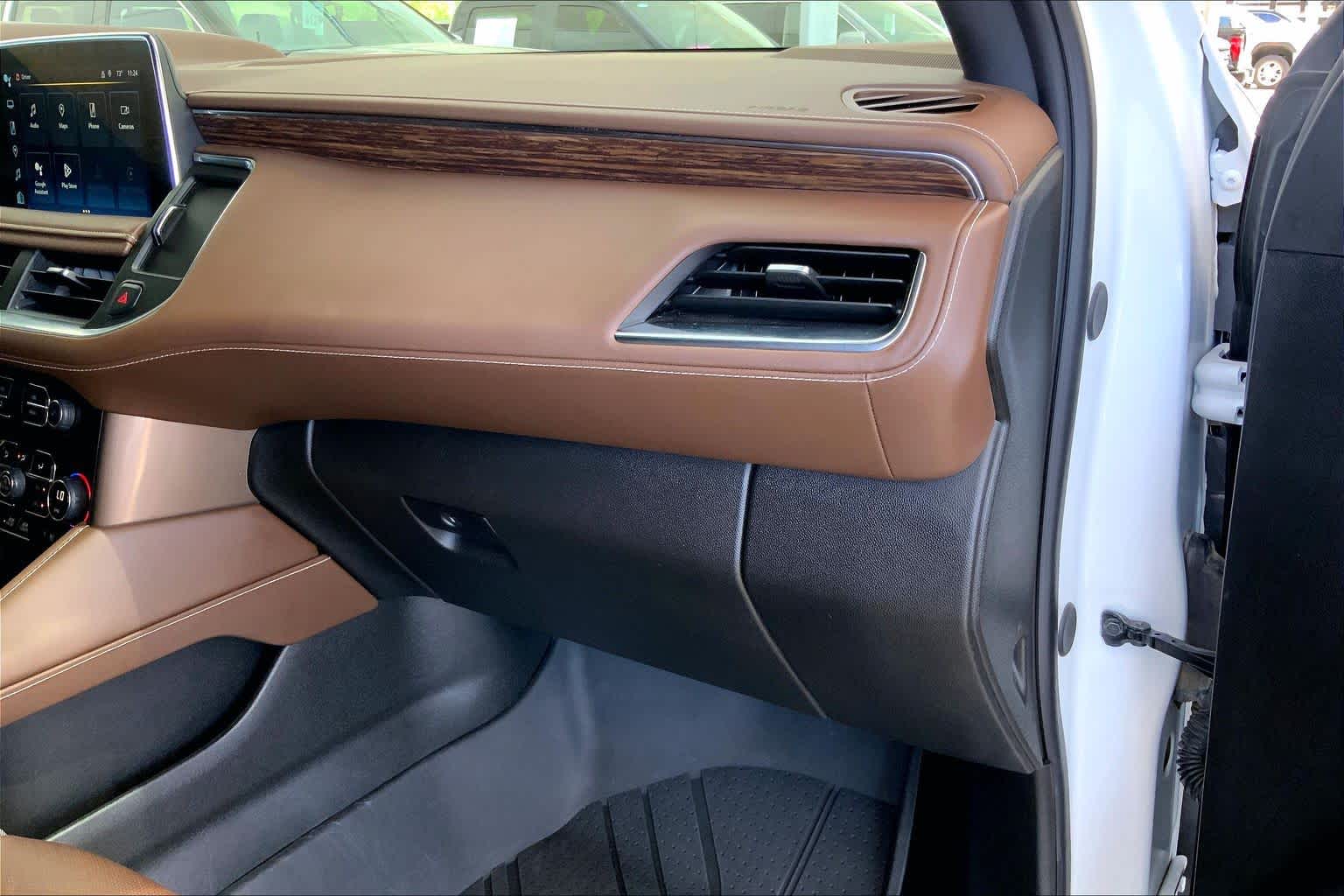 Used 2024 Iridescent Pearl Tricoat Chevrolet High Country image 19