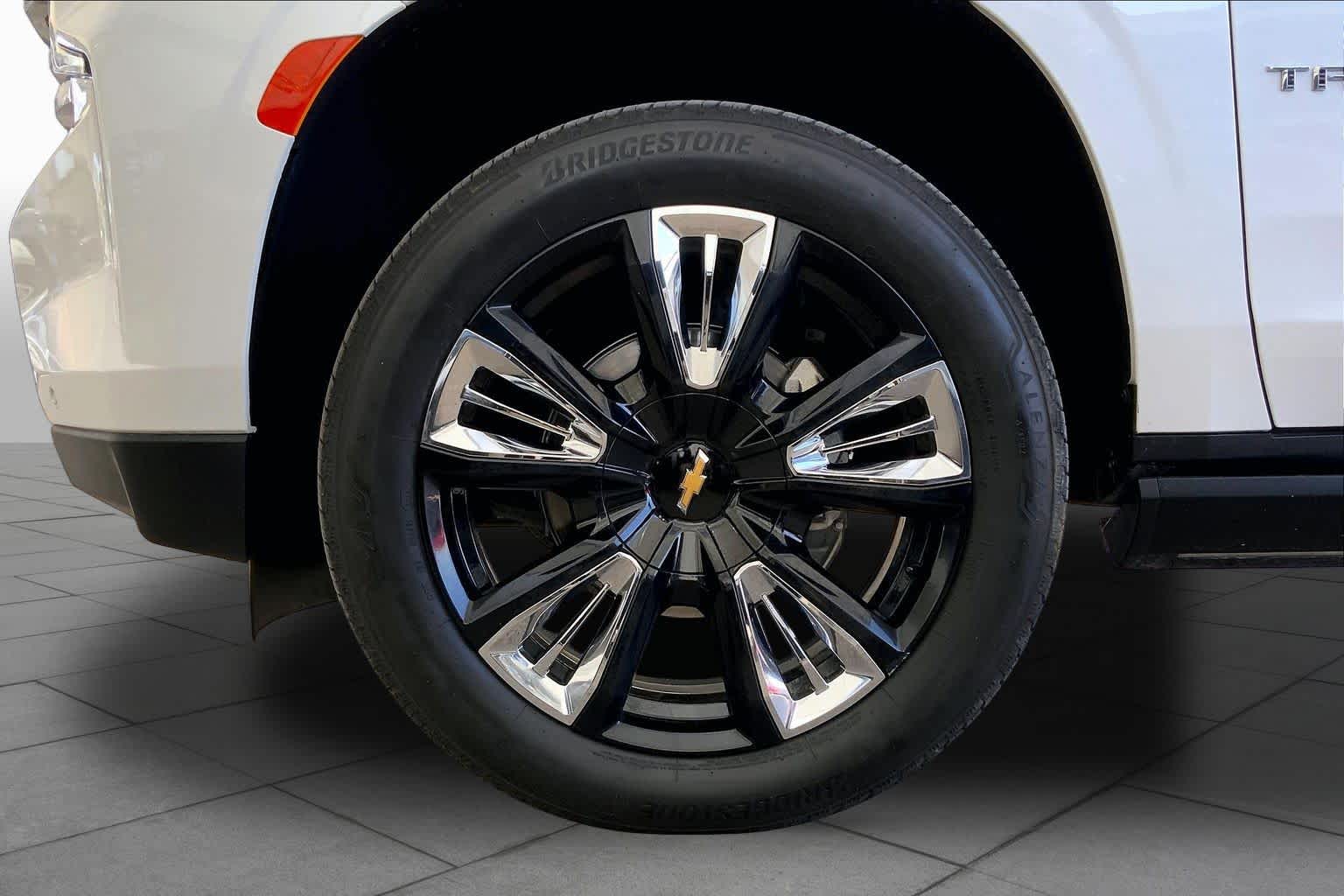 Used 2024 Iridescent Pearl Tricoat Chevrolet High Country image 11