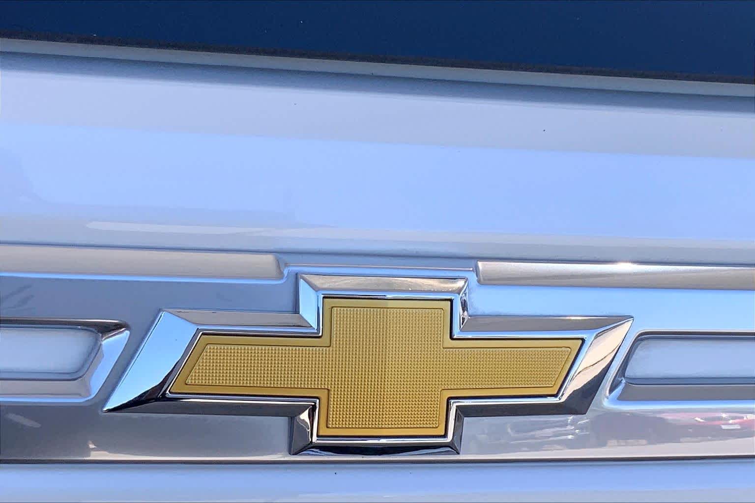 Used 2024 Iridescent Pearl Tricoat Chevrolet High Country image 31
