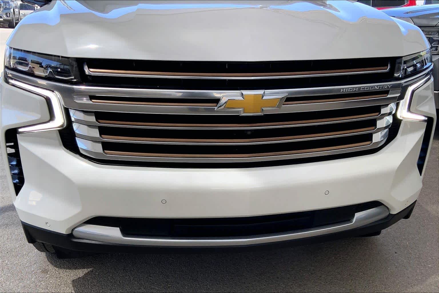 Used 2024 Iridescent Pearl Tricoat Chevrolet High Country image 30