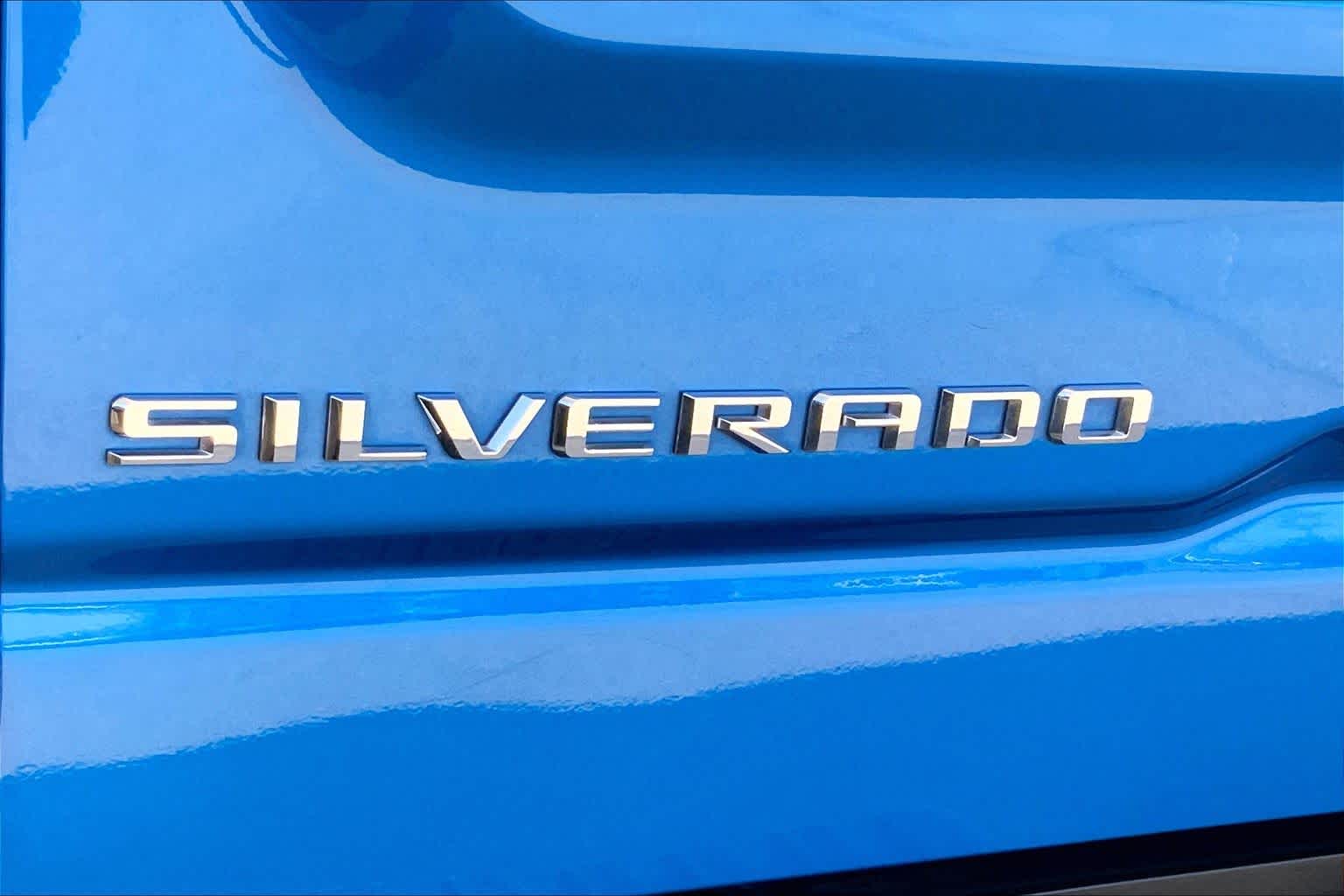 Used 2022 GLACIER BLUE METALLIC Chevrolet LT image 10