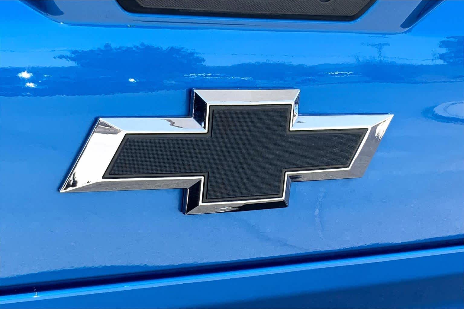Used 2022 GLACIER BLUE METALLIC Chevrolet LT image 31