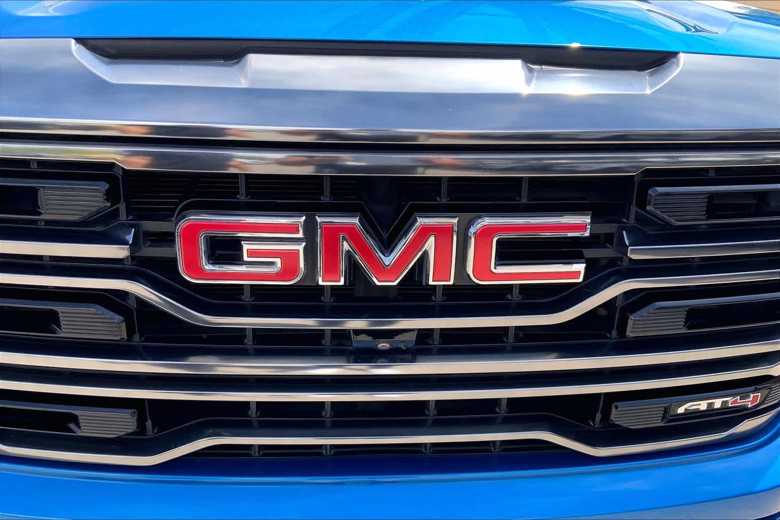 Used 2023 Dynamic Blue Metallic GMC AT4 image 31