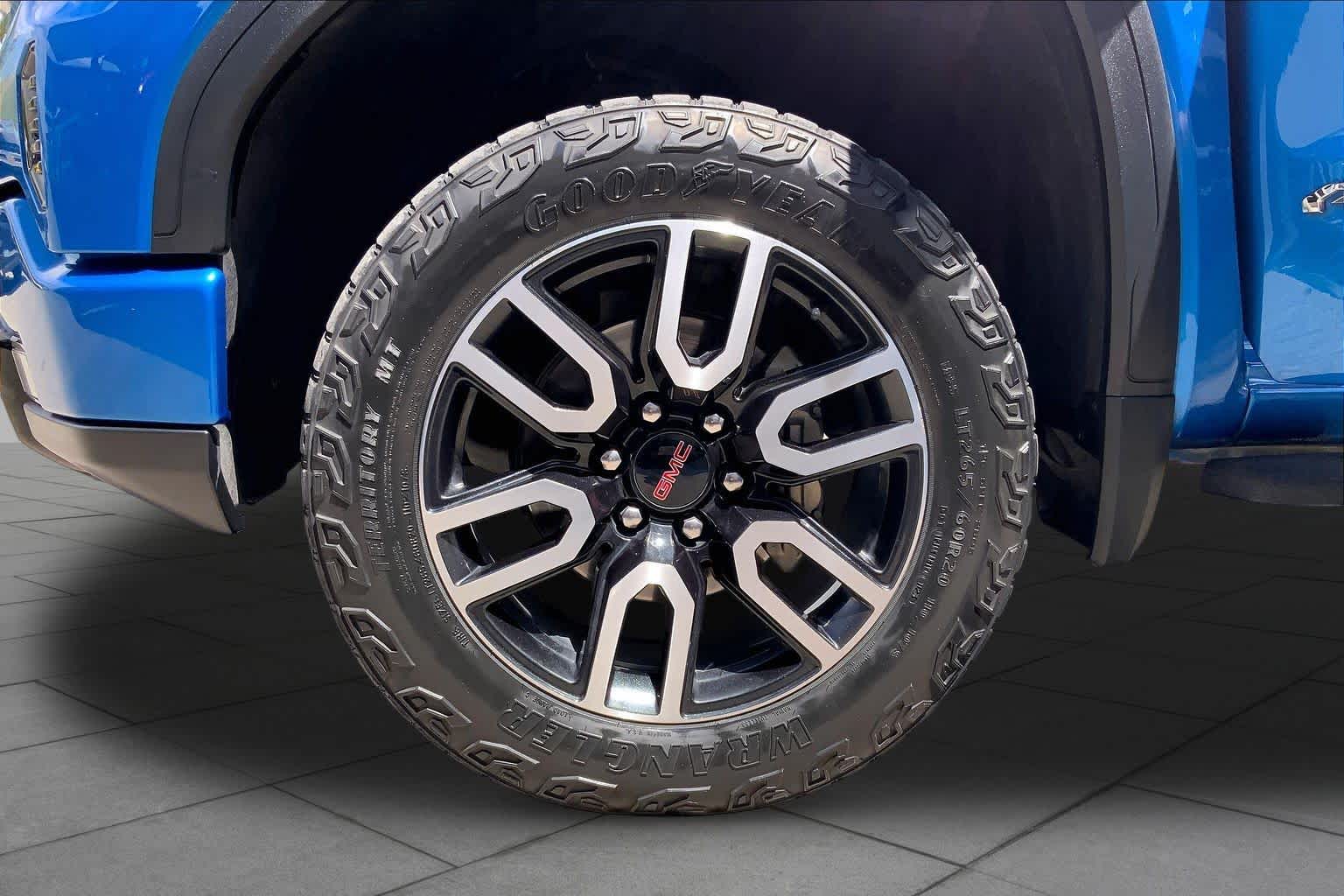 Used 2023 Dynamic Blue Metallic GMC AT4 image 11