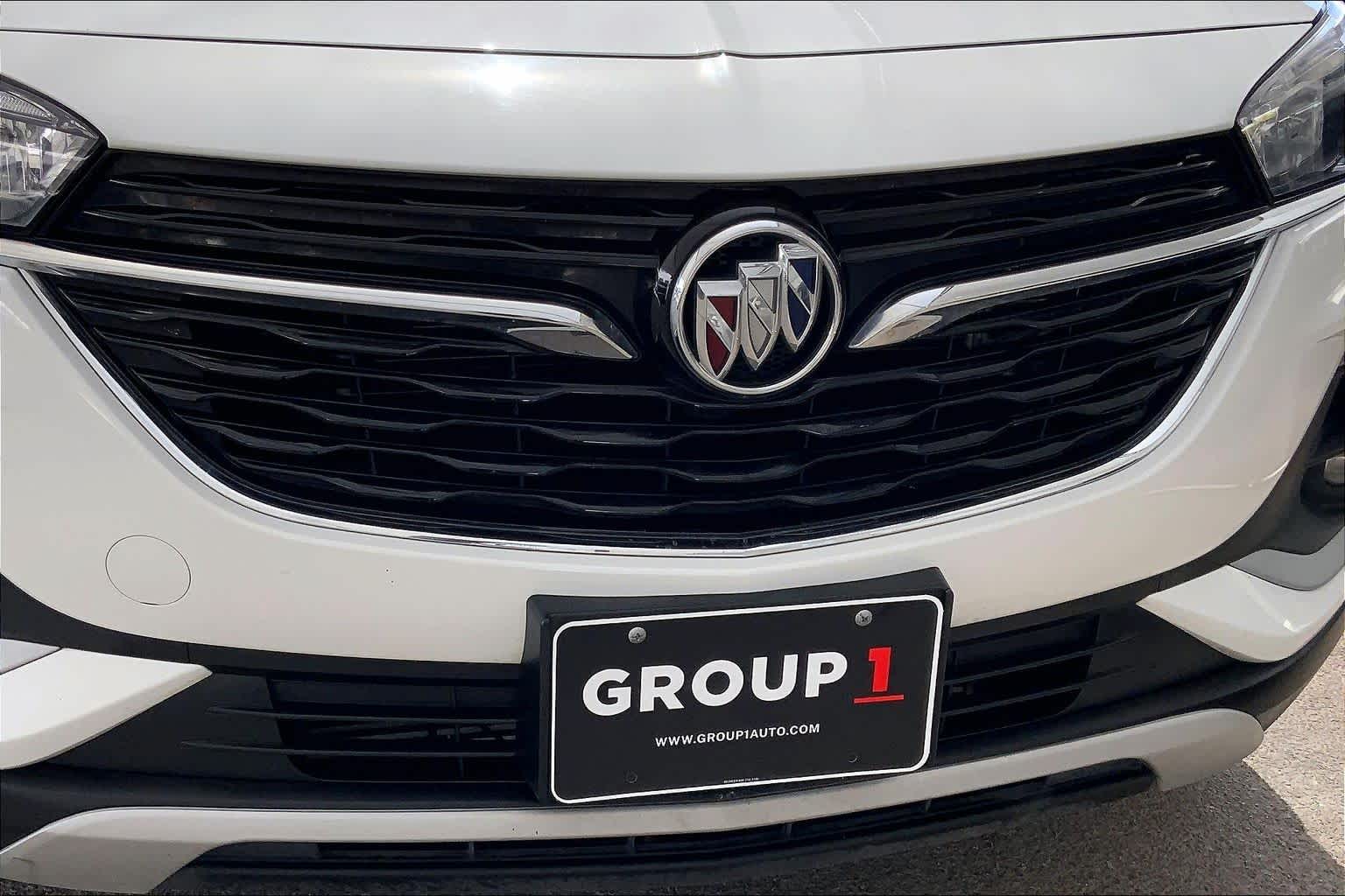 Used 2022 Summit White Buick Select image 30
