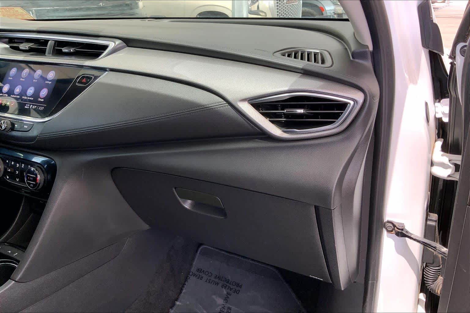 Used 2022 Summit White Buick Select image 19