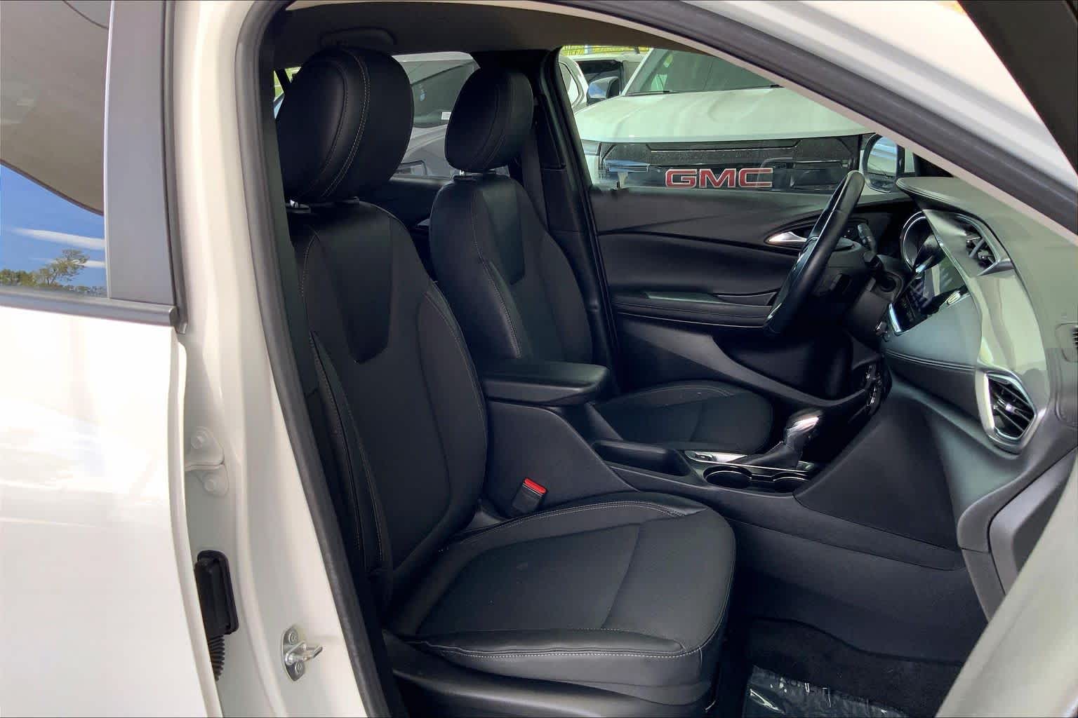 Used 2022 Summit White Buick Select image 9