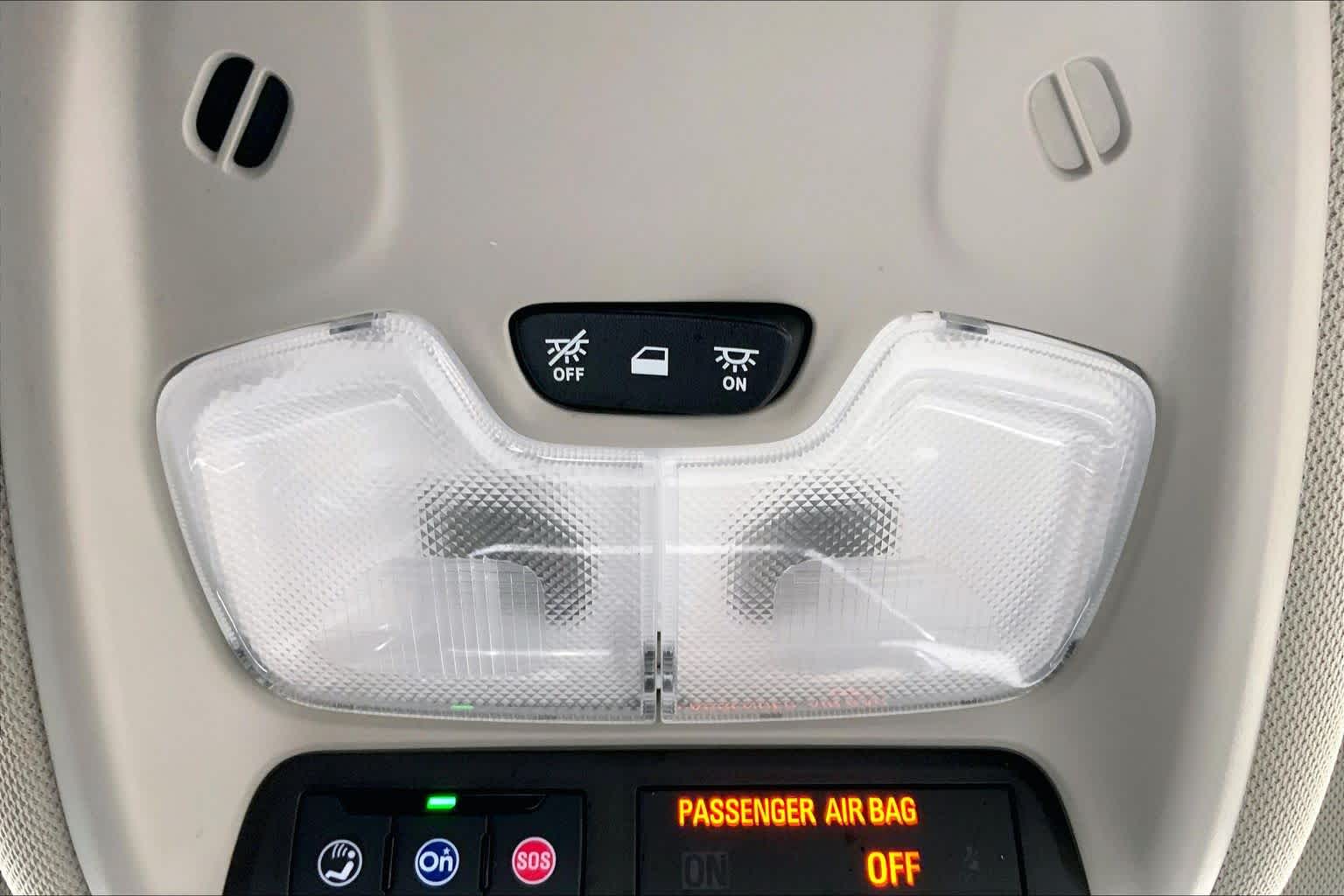 Used 2022 Summit White Buick Select image 36