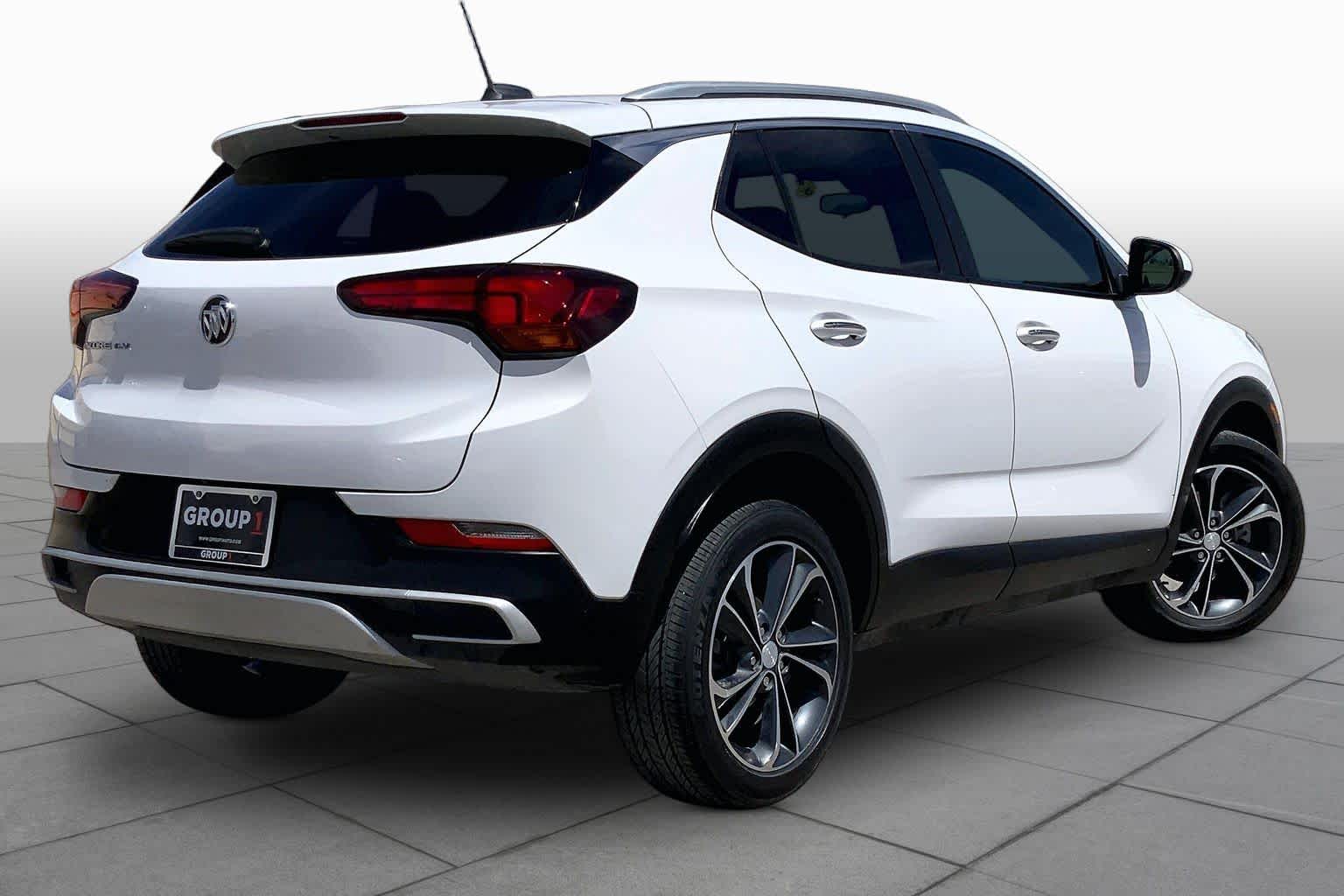 Used 2022 Summit White Buick Select image 13