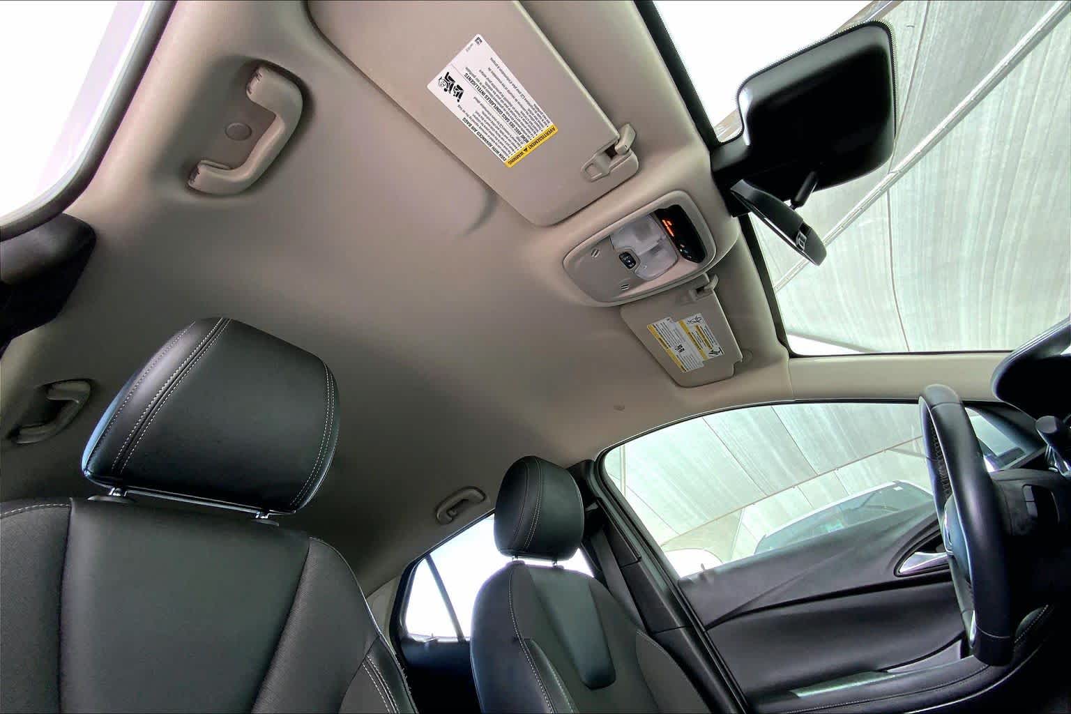 Used 2022 Summit White Buick Select image 14
