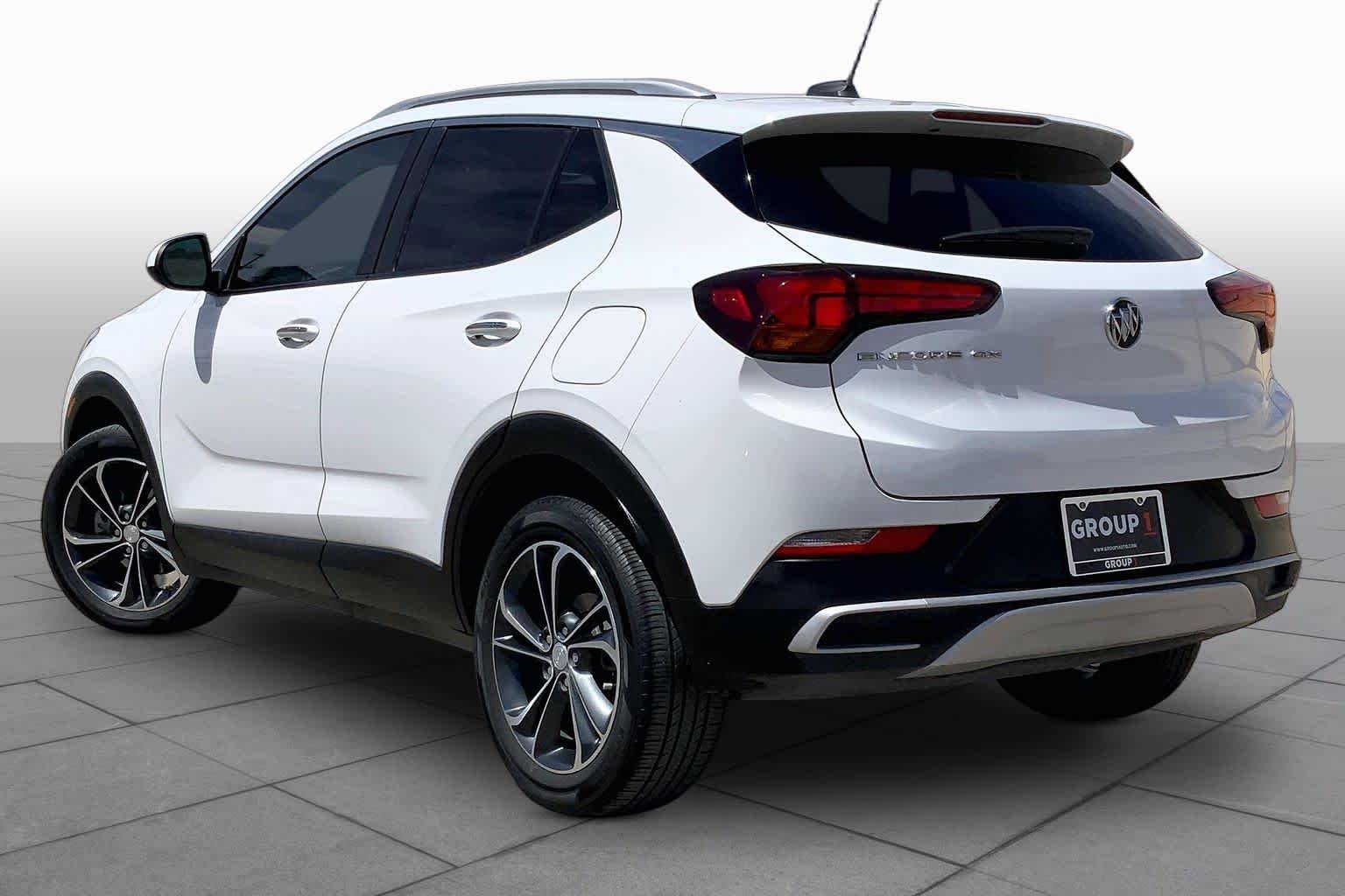 Used 2022 Summit White Buick Select image 12