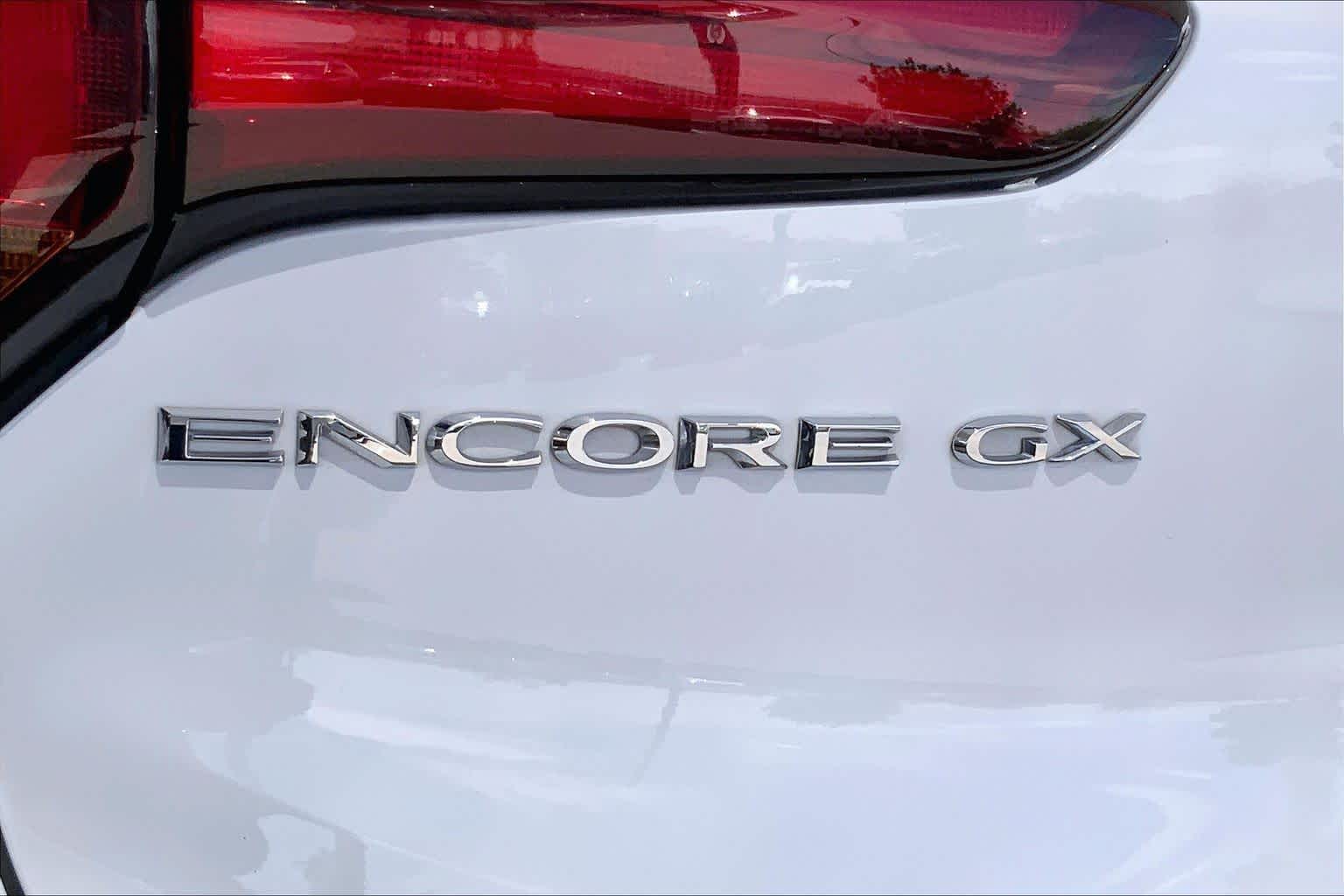 Used 2022 Summit White Buick Select image 10
