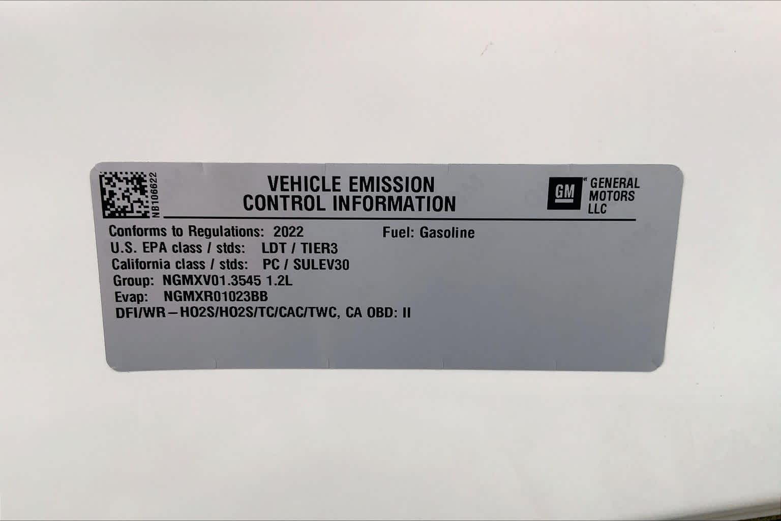 Used 2022 Summit White Buick Select image 33
