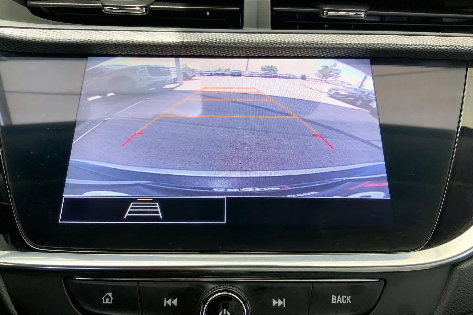 Used 2022 Summit White Buick Select image 27