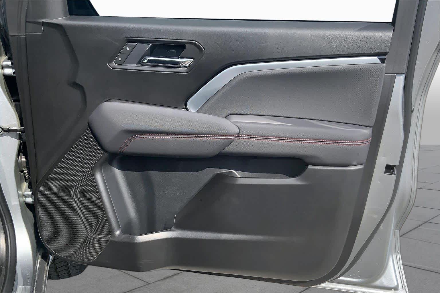 Used 2025 Sterling Gray Metallic Chevrolet Z71 image 44