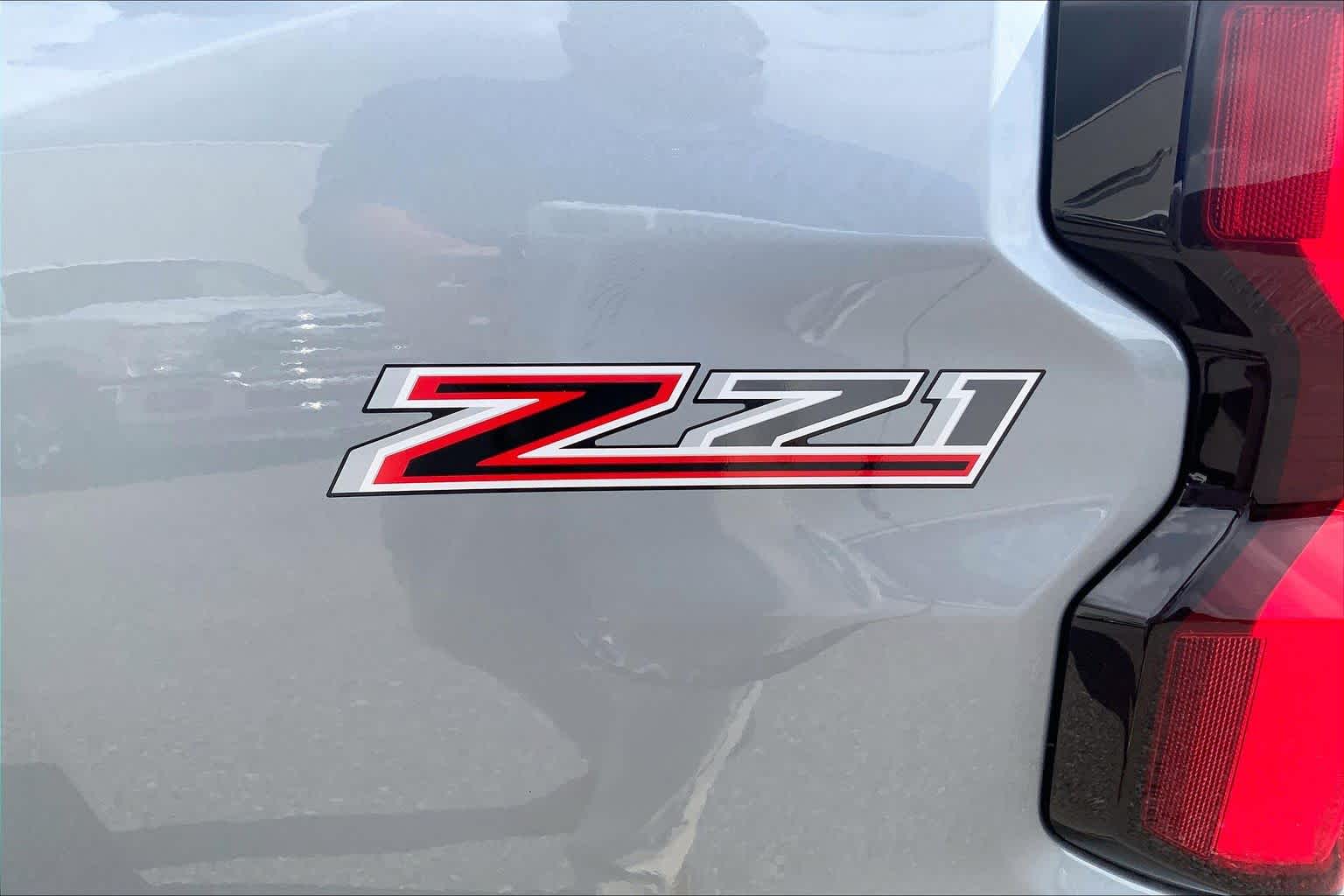 Used 2025 Sterling Gray Metallic Chevrolet Z71 image 18