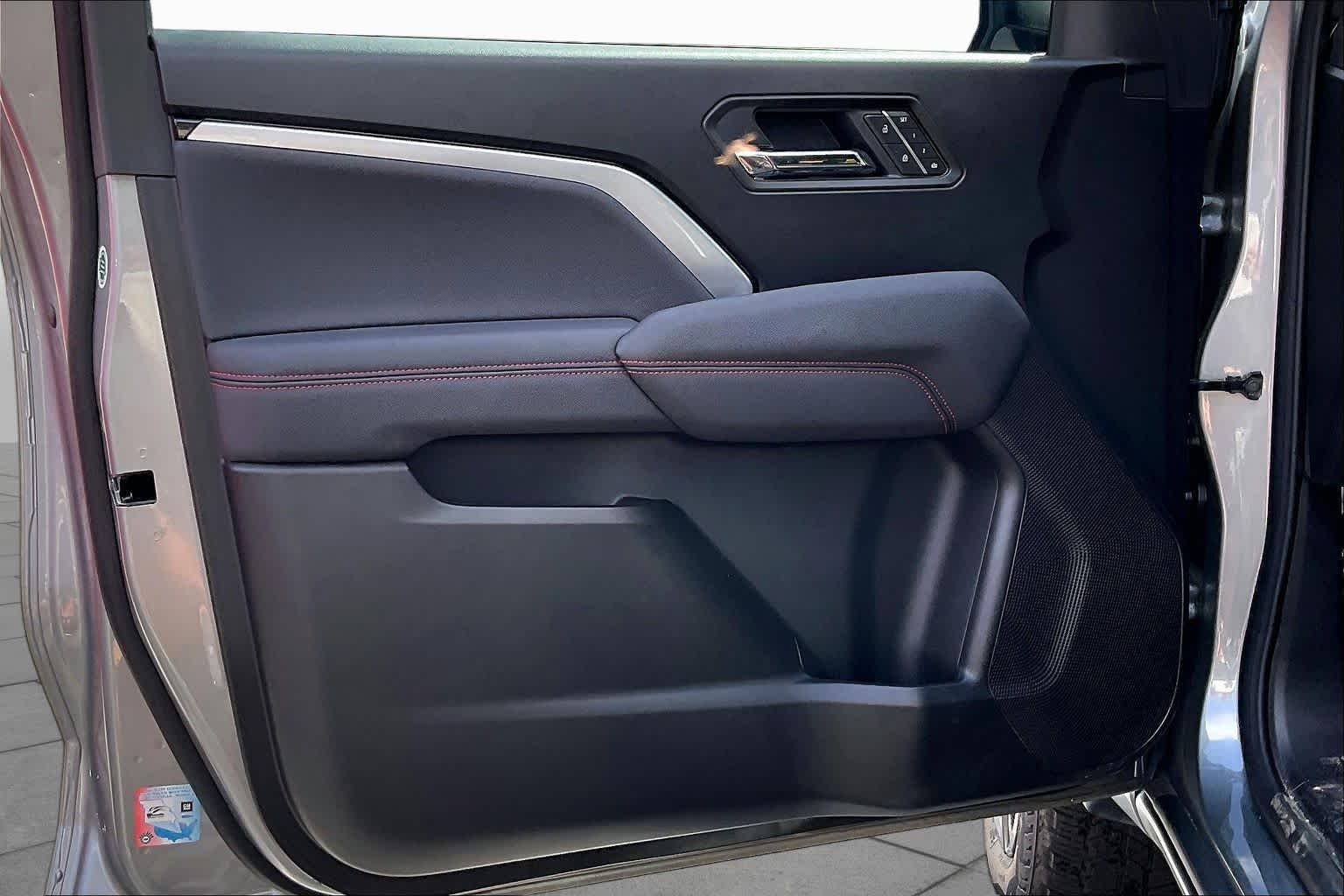 Used 2025 Sterling Gray Metallic Chevrolet Z71 image 43