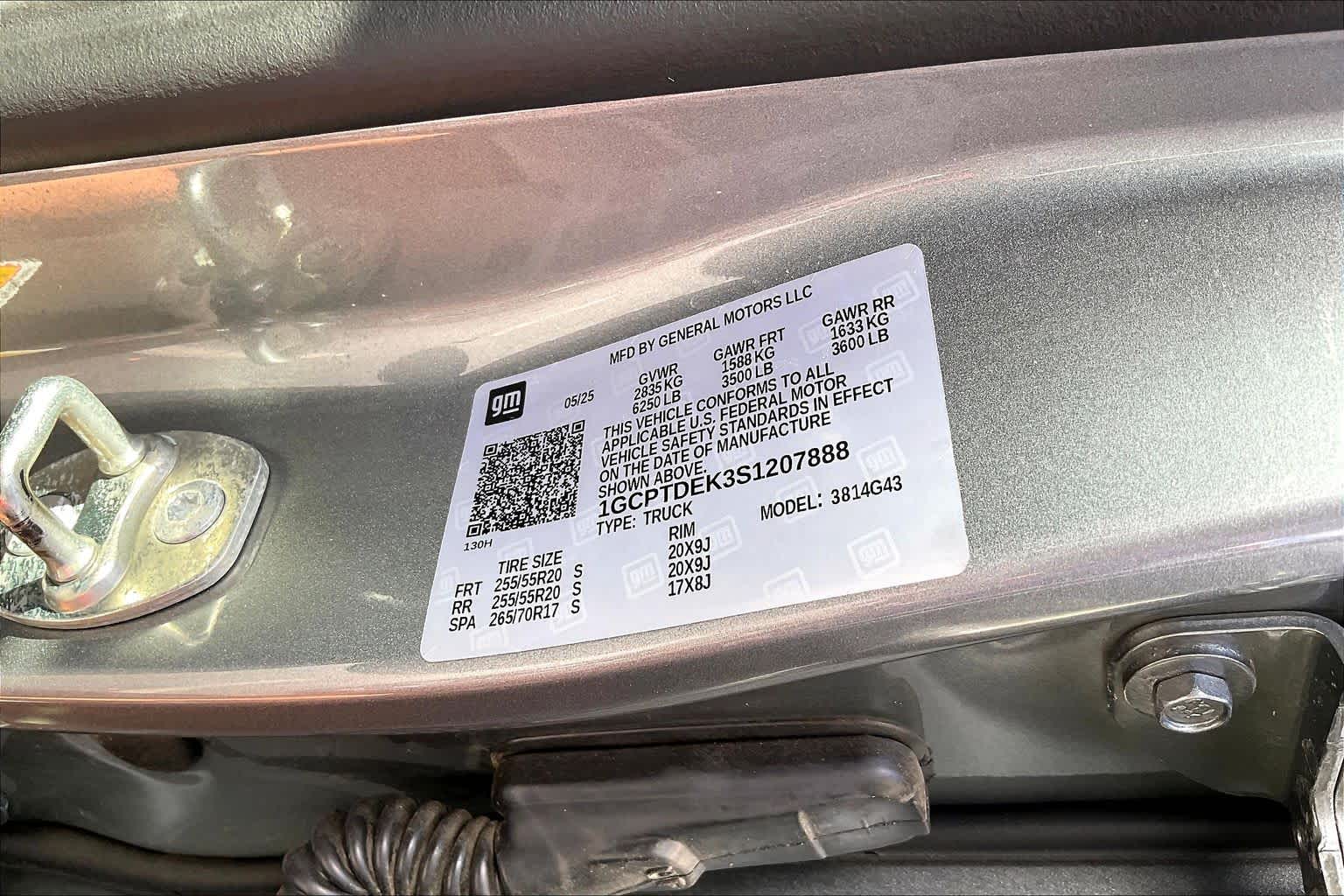 Used 2025 Sterling Gray Metallic Chevrolet Z71 image 59