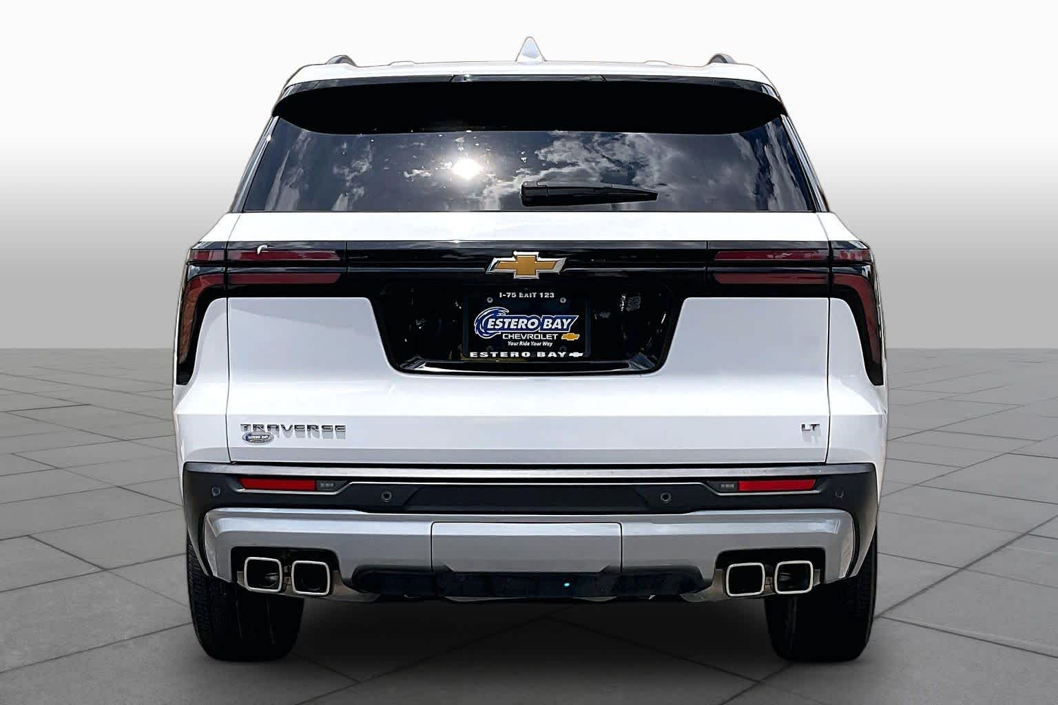 Pre-Owned 2024 Chevrolet Traverse LT