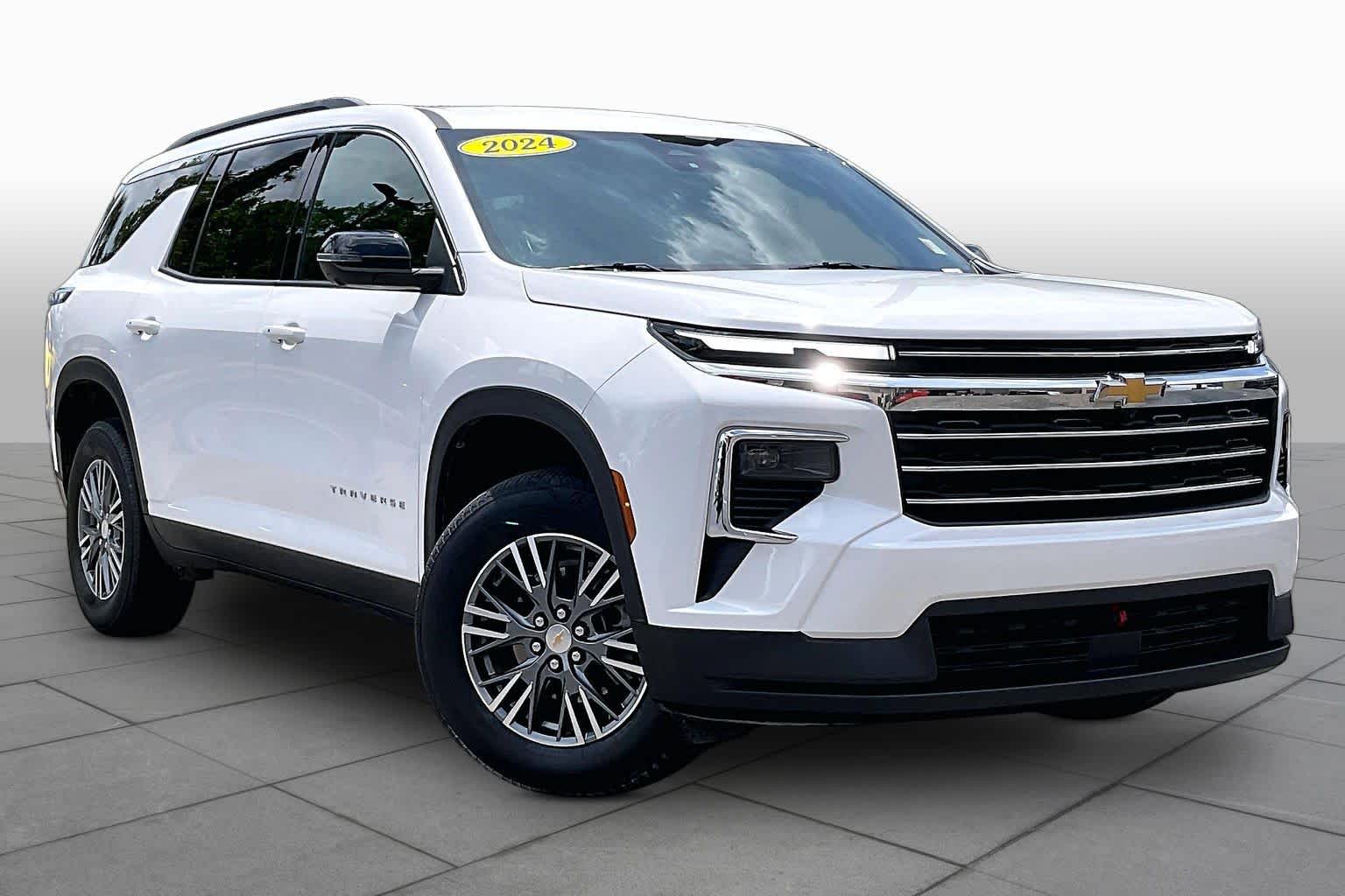 Pre-Owned 2024 Chevrolet Traverse LT