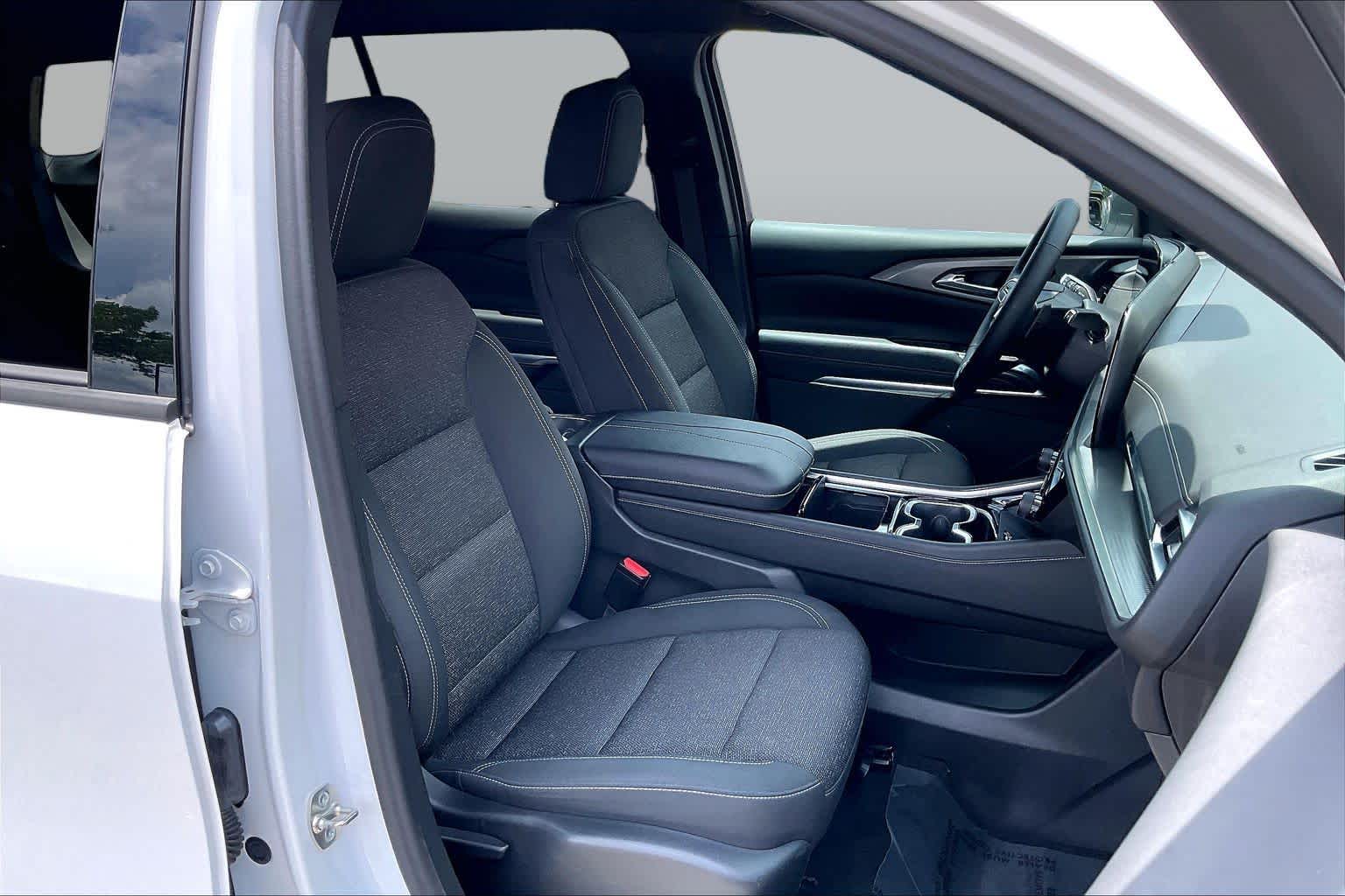 Pre-Owned 2024 Chevrolet Traverse LT