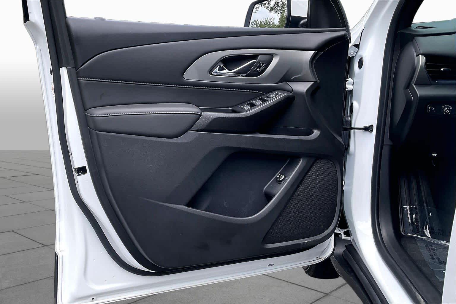 Used 2023 Summit White Chevrolet LT Cloth image 24