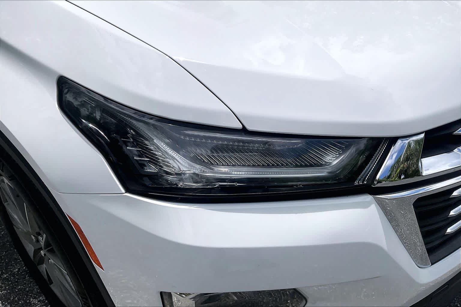 Used 2023 Summit White Chevrolet LT Cloth image 30