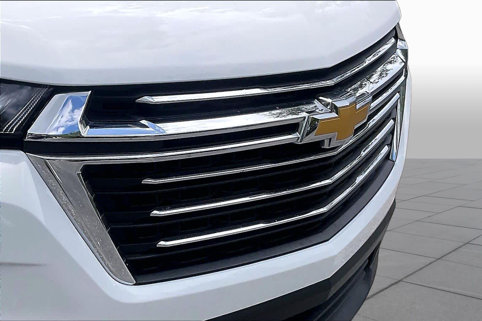 Used 2023 Summit White Chevrolet LT Cloth image 32