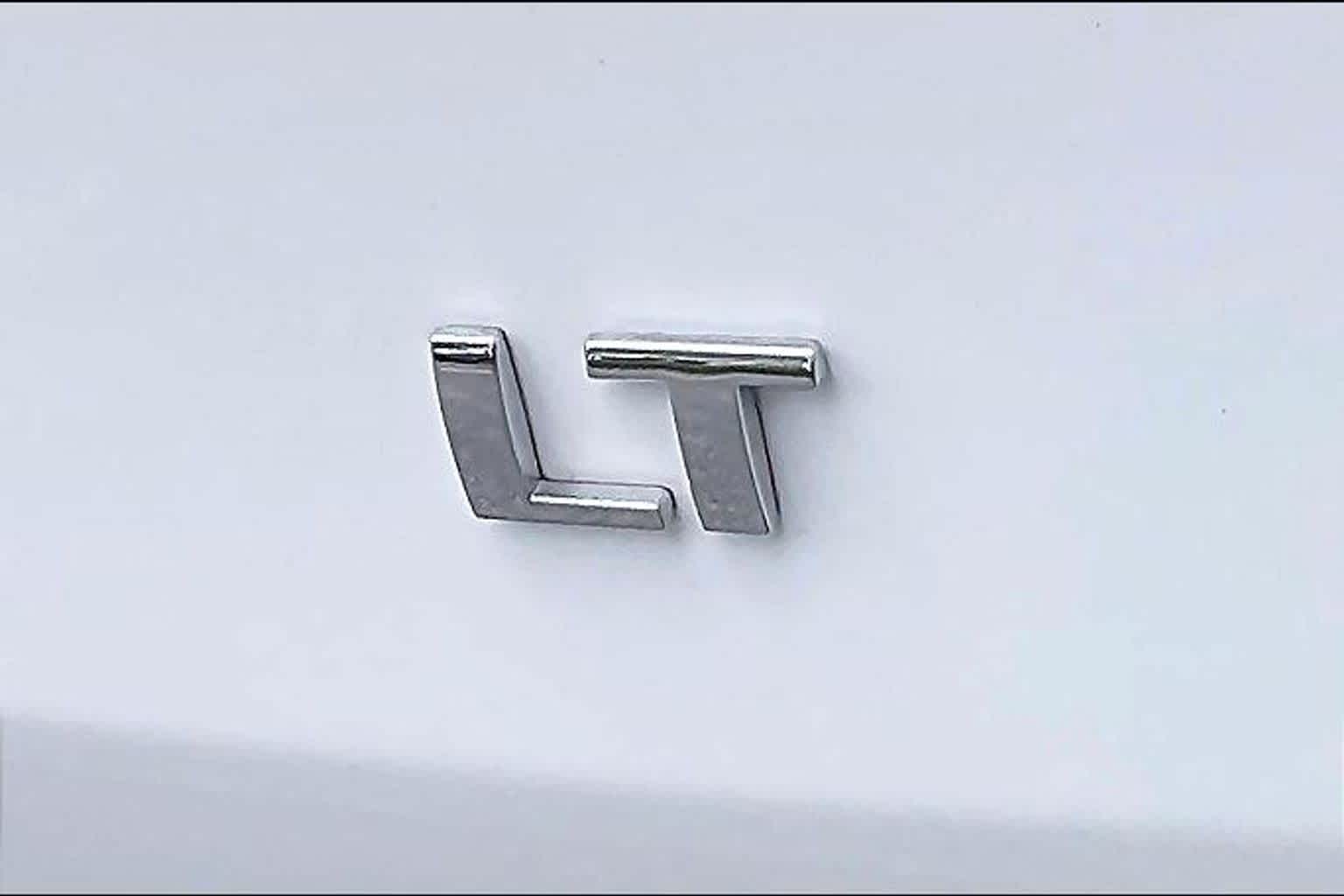 Used 2023 Summit White Chevrolet LT Cloth image 9