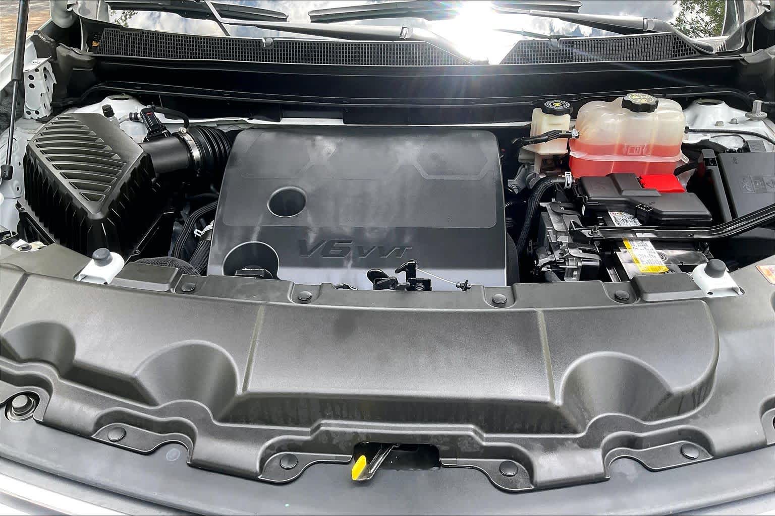 Used 2023 Summit White Chevrolet LT Cloth image 11