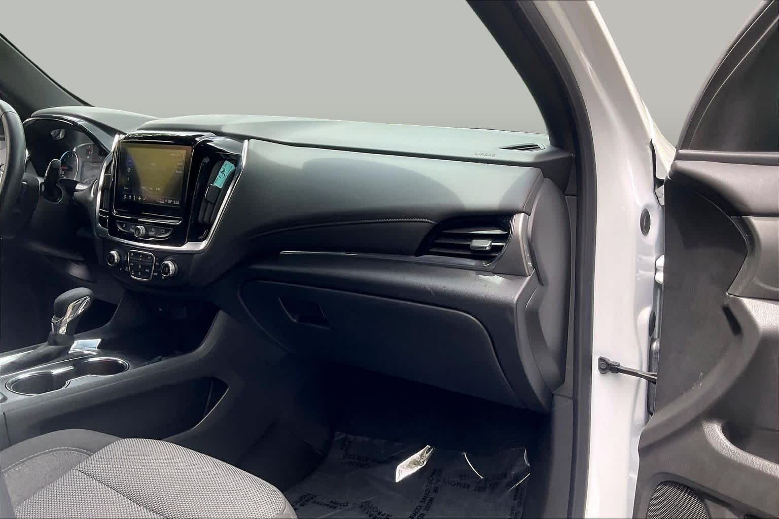 Used 2023 Summit White Chevrolet LT Cloth image 17