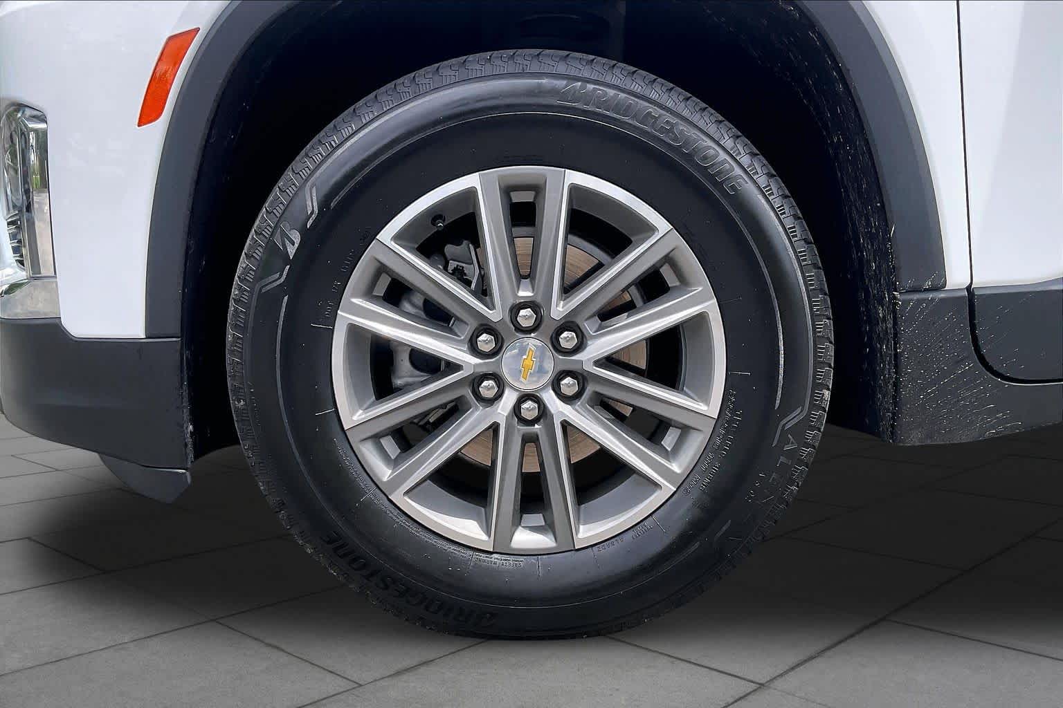 Used 2023 Summit White Chevrolet LT Cloth image 10