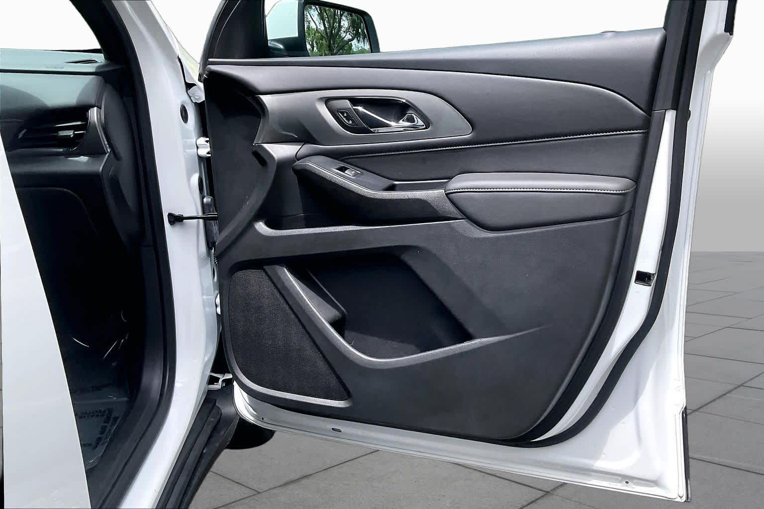 Used 2023 Summit White Chevrolet LT Cloth image 25