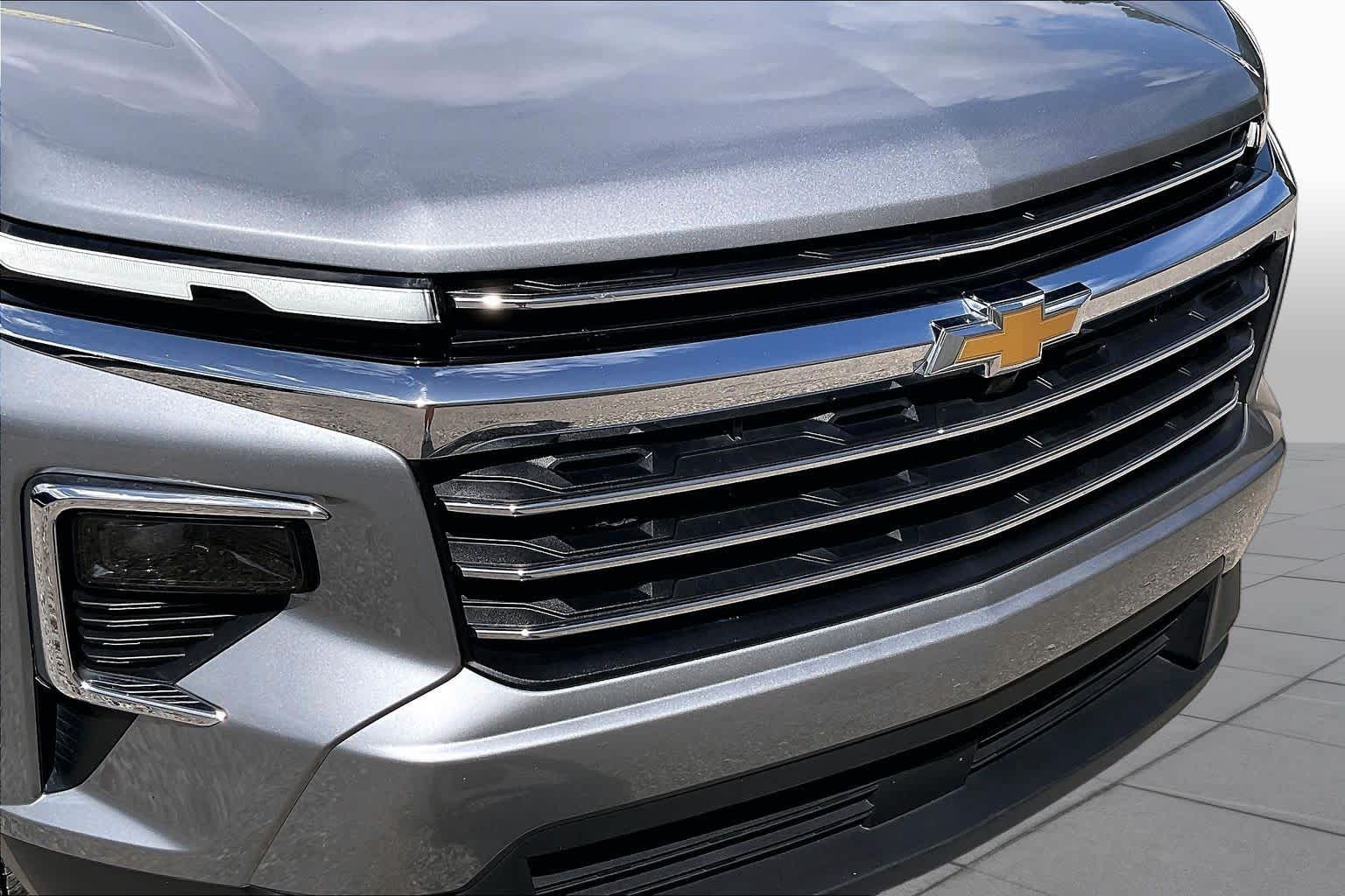 Used 2025 Sterling Gray Metallic Chevrolet LT image 30